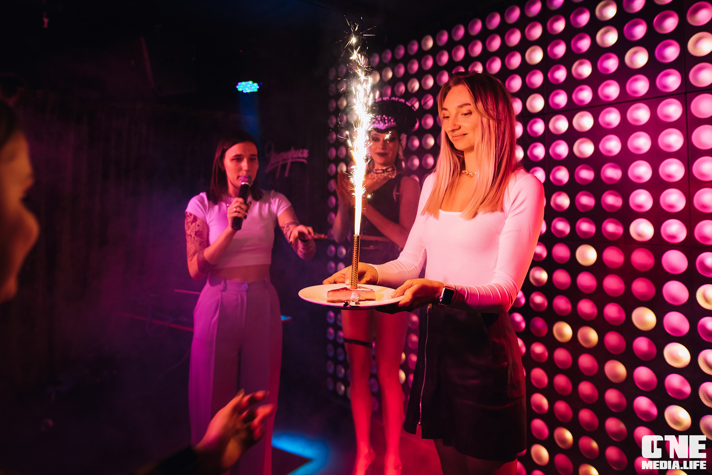 Фоторепортаж из караоке-клуба Эйфория. One Media Life: фоторепортажи, фотоотчеты с мероприятий и заведений