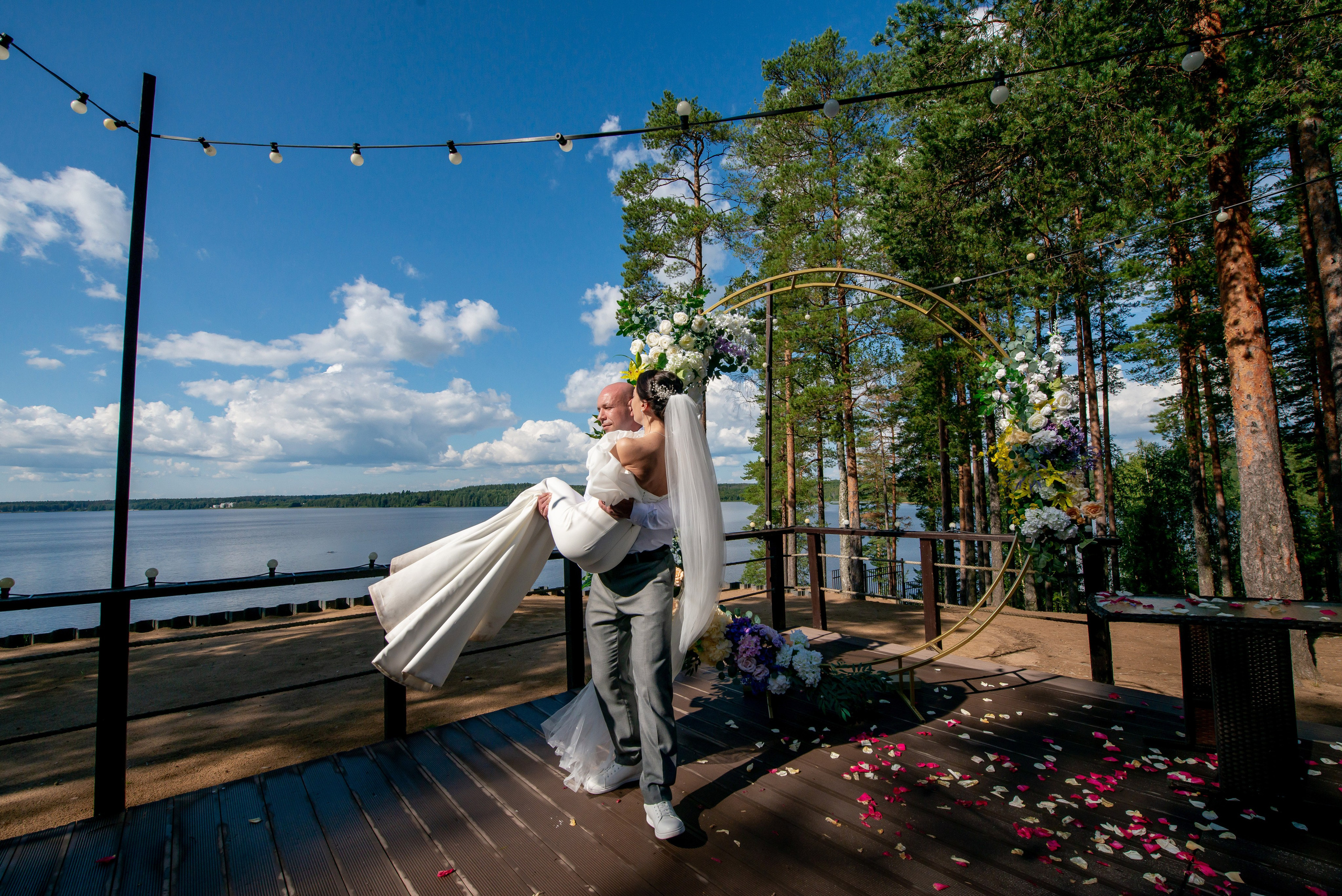 Летняя свадьба В Санкт-Петербурге и красивой выездной регистрацией Даши и Саши. Воздушная свадебная фотосессия в Петербурге. Портретный, семейный и свадебный фотограф в Санкт-Петербурге и в Пушкине Ширяев Денис