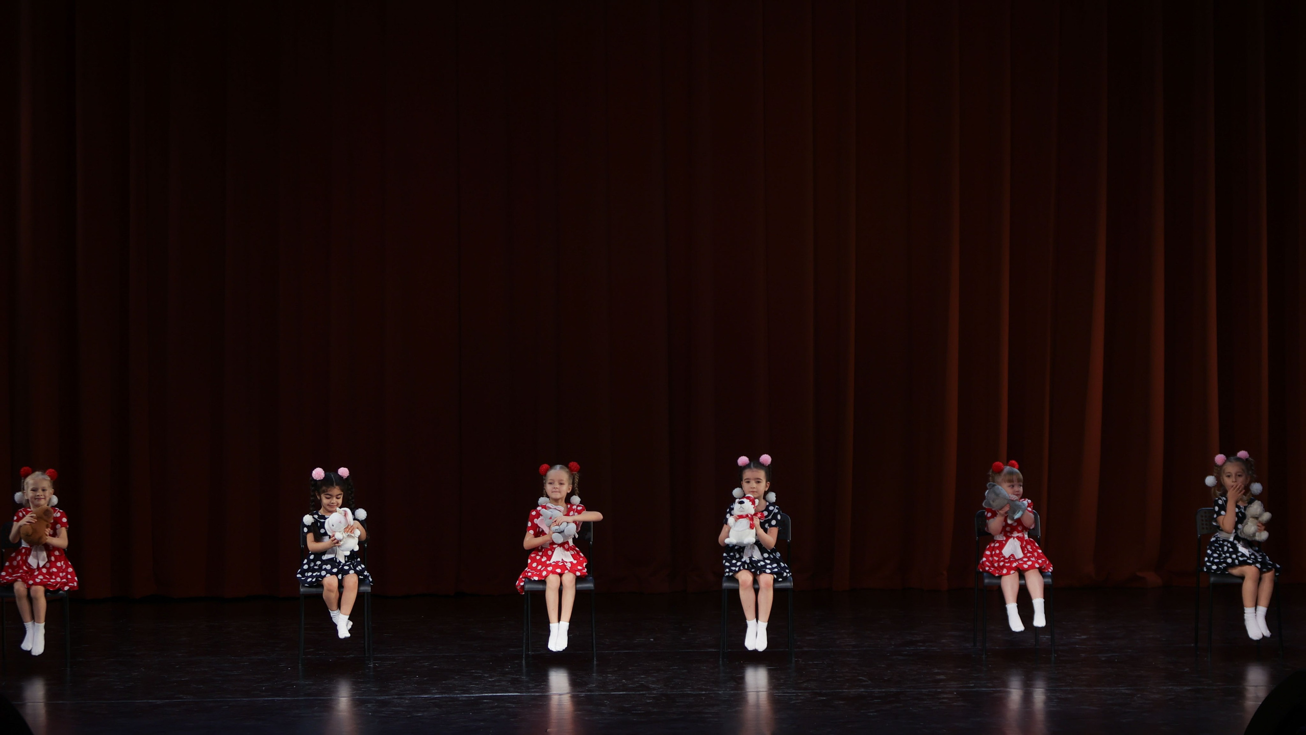 Фестиваль хореографического искусства «КУБОК ЛЕГЕНДЫ — 2025». Выпускные альбомы и школьный фотограф в Подольске, Троицке, Щербинке, Москве и Московской области