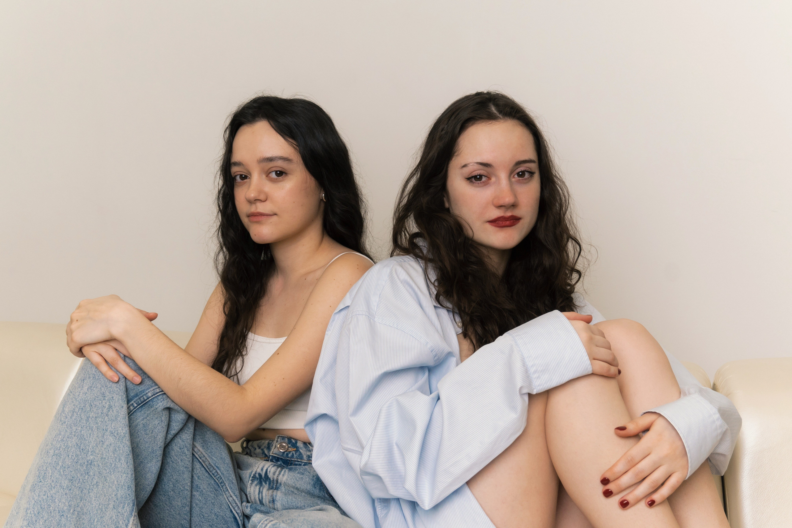 Студийная портретная фотосессия сестер. Портретный и репортажный фотограф в Санкт-Петербурге | Валерия Кайряк