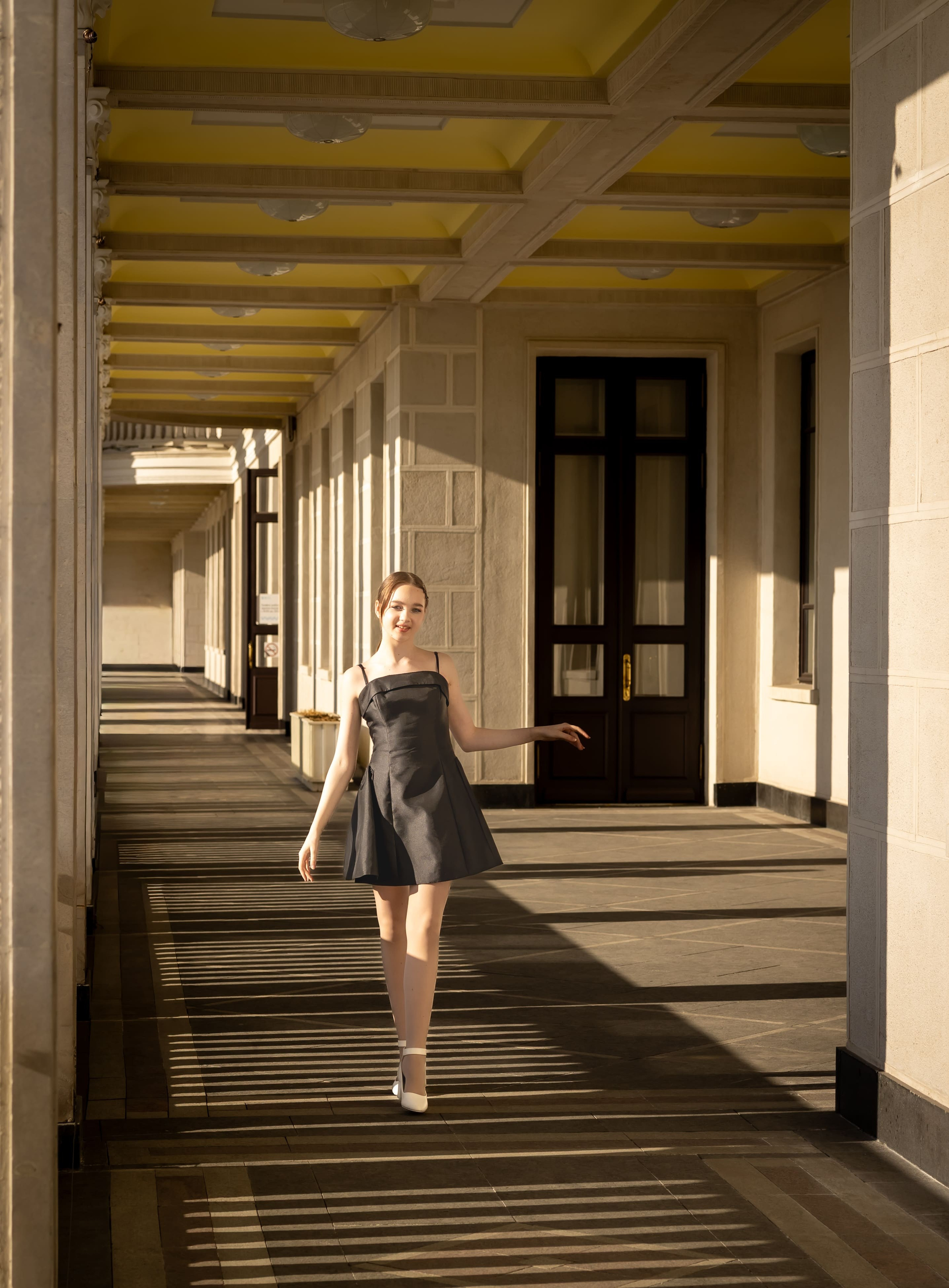 прогулочная фотосессия Москва коридор свет тени