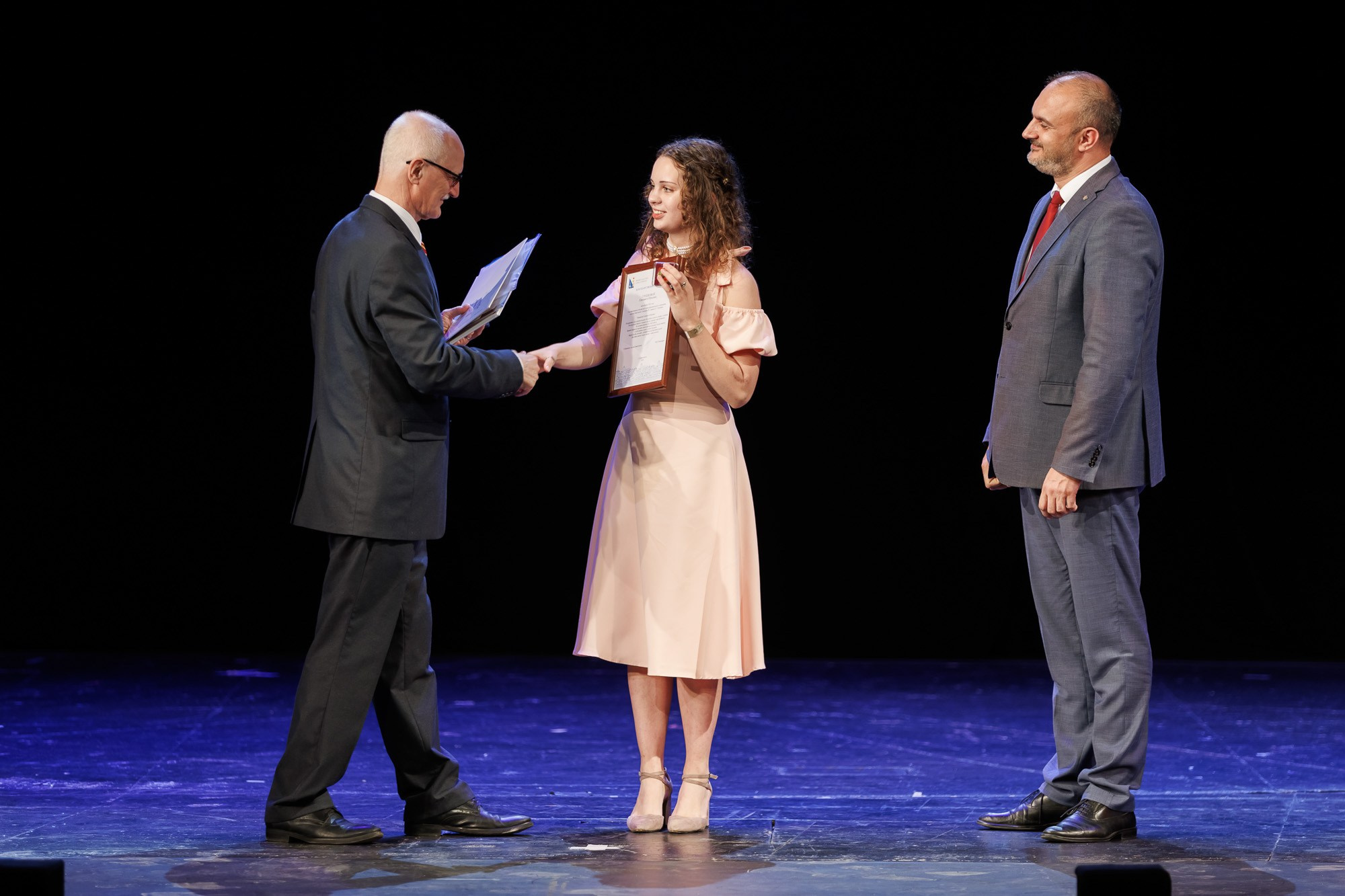 Выпускной вечер в Севастопольской гимназии № 1 имени А. С. Пушкина. Свадебный фотограф, фотосъемка в Крыму, Севастополе, Симферополе, Ялте