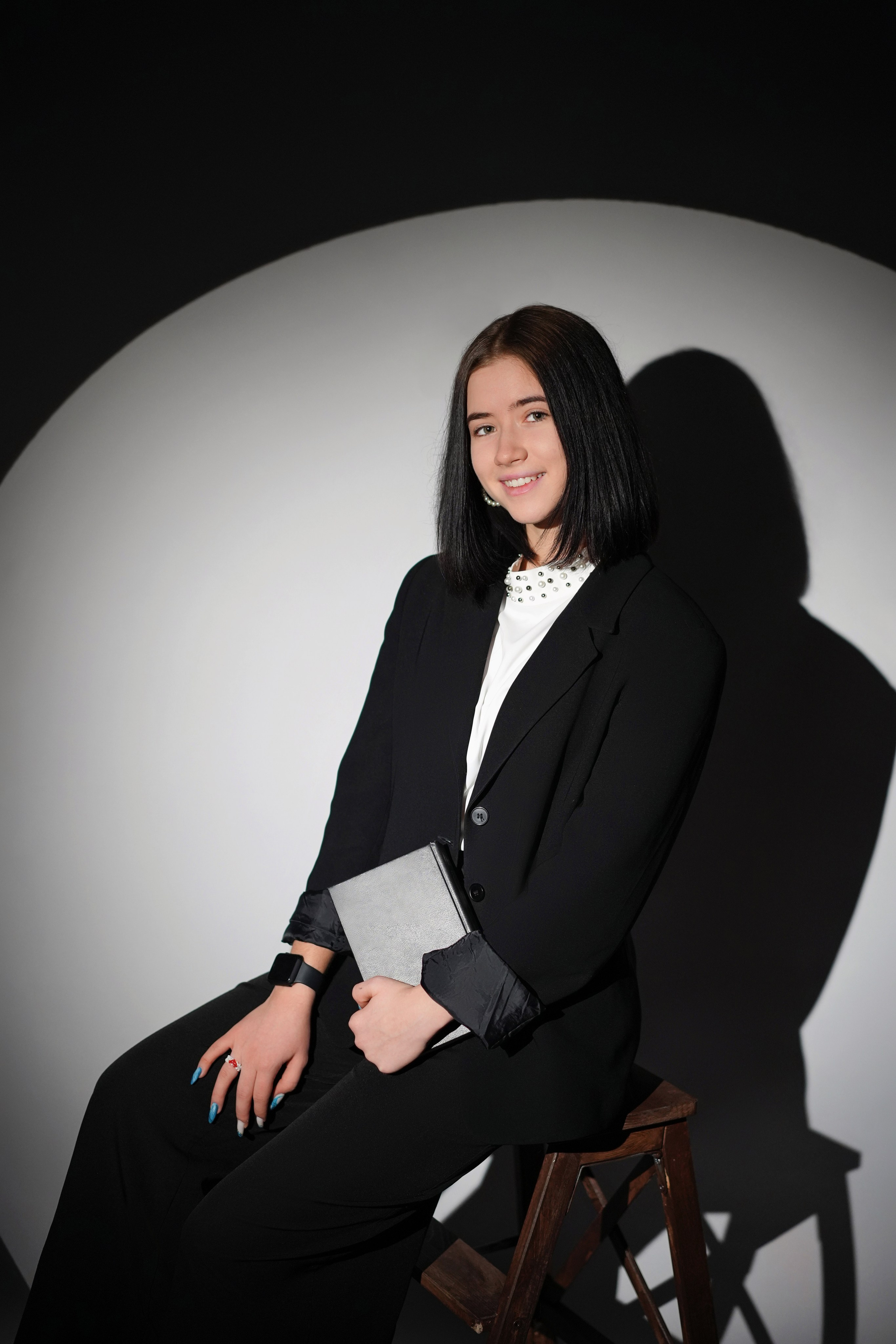 Стиль портрета в студии. GOTRA — выпускные альбомы в Тюмени