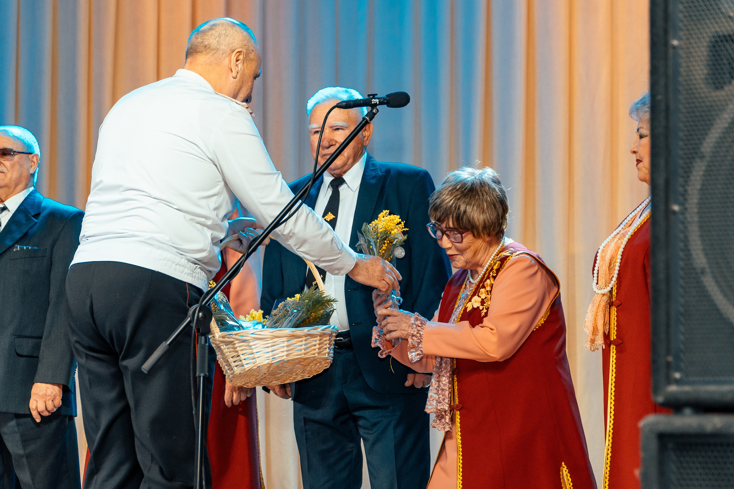 «Весь мир начинается с женщины». Новотитаровский Дом культуры