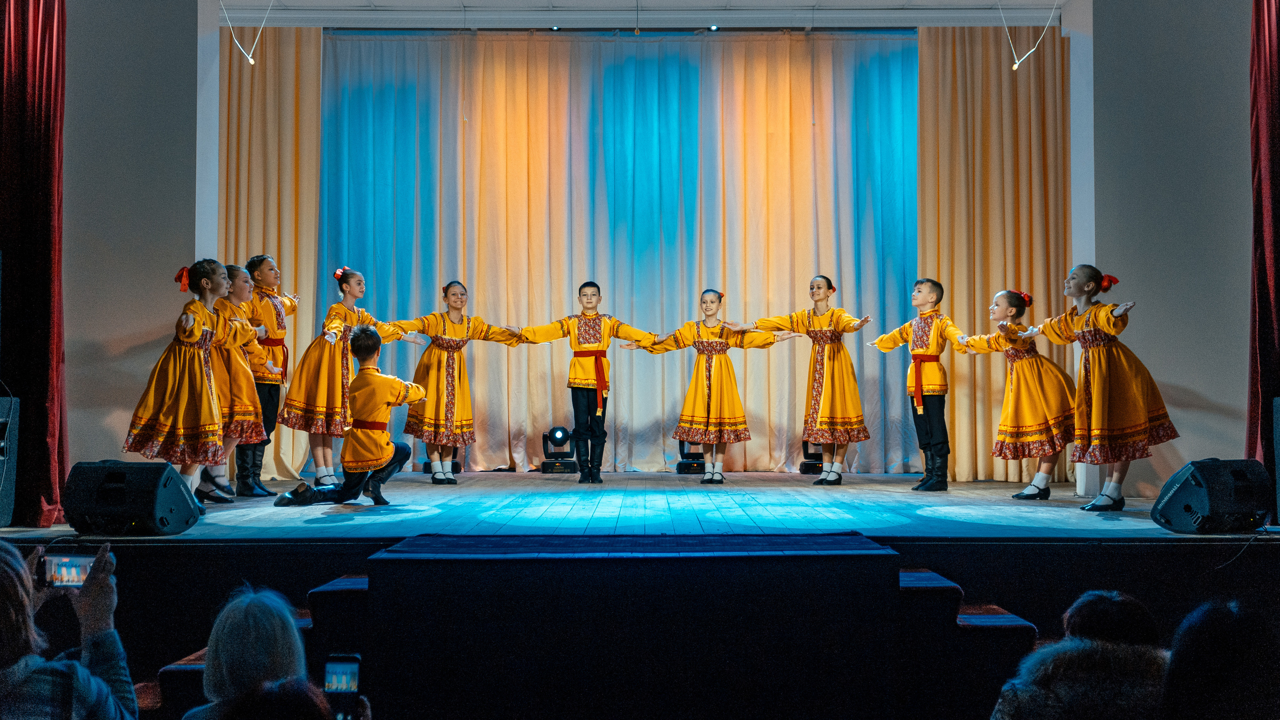 «Весь мир начинается с женщины». Новотитаровский Дом культуры