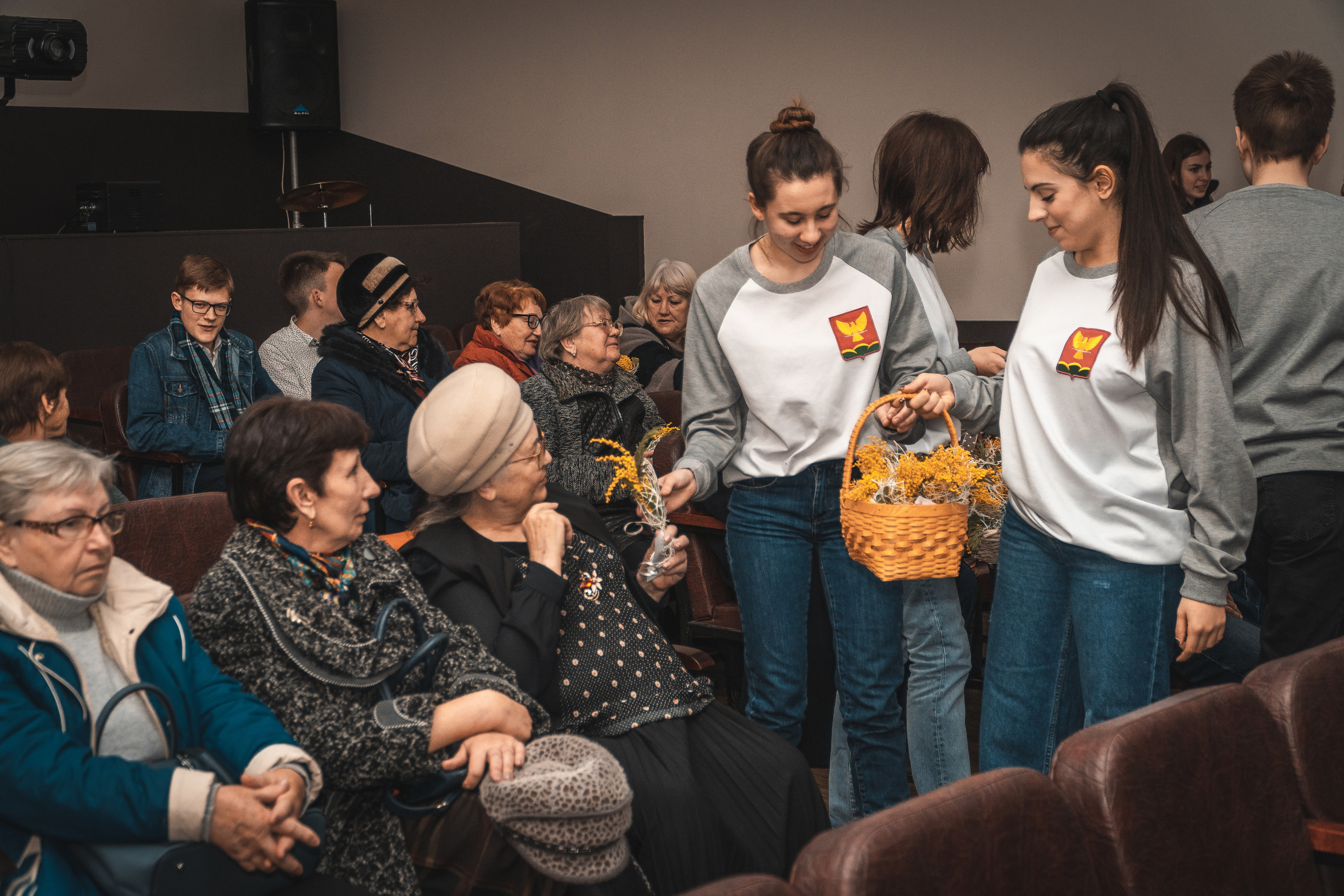 «Весь мир начинается с женщины». Новотитаровский Дом культуры