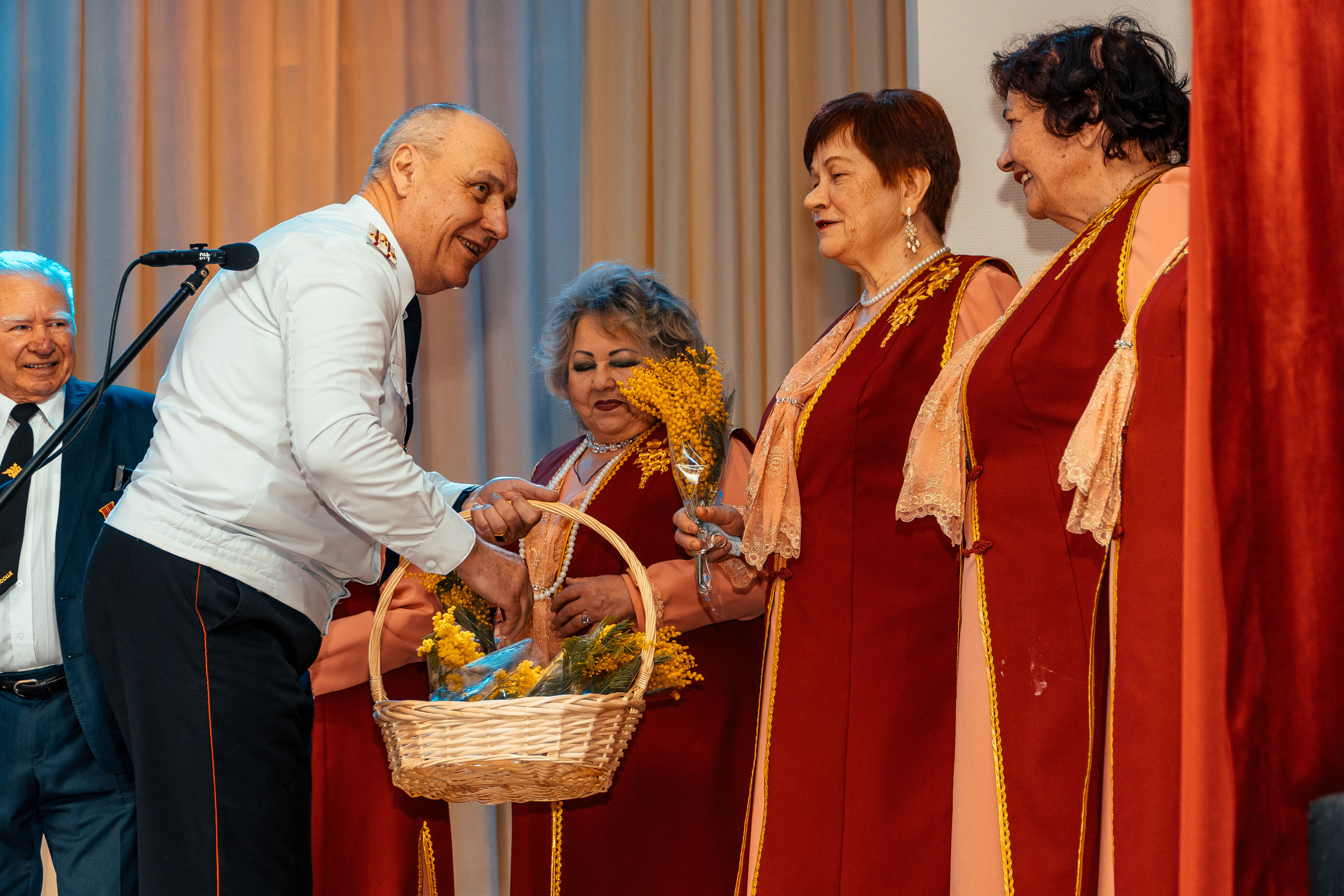 «Весь мир начинается с женщины». Новотитаровский Дом культуры