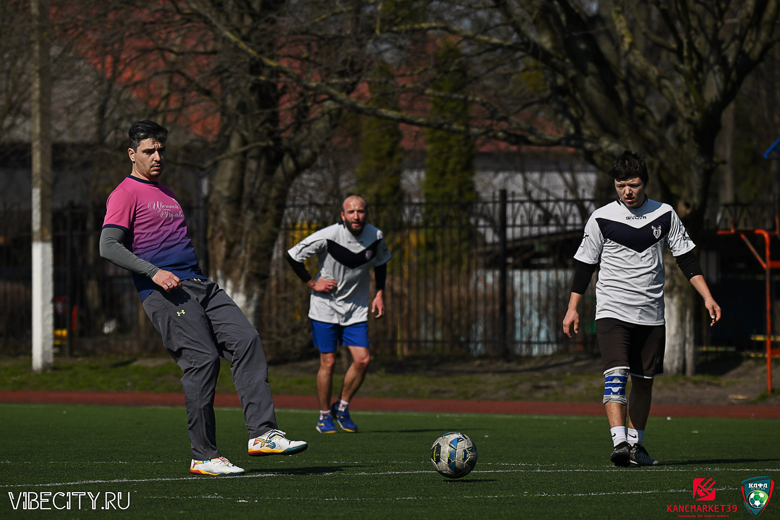 XX ЧЕМПИОНАТ КАЛИНИНГРАДСКОЙ ЛФЛ КАНЦМАРКЕТ39 сезона 2024–2025 гг. VIBECITY.RU Вайб Сити Ру Фоторепортажи Фотоотчеты Калининград