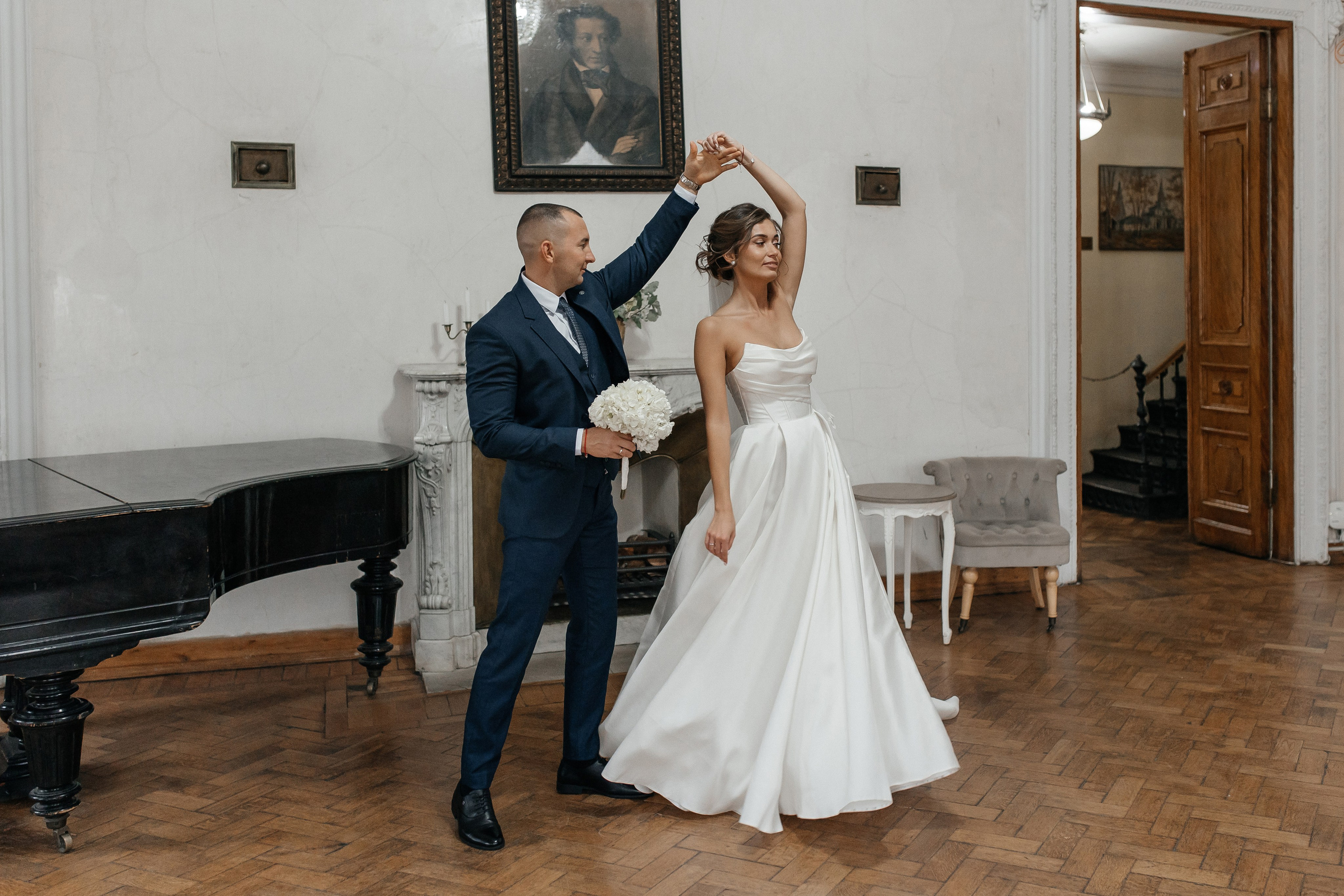 Свадебная фотосессия в Библиотеке-читальне имени А. С. Пушкина