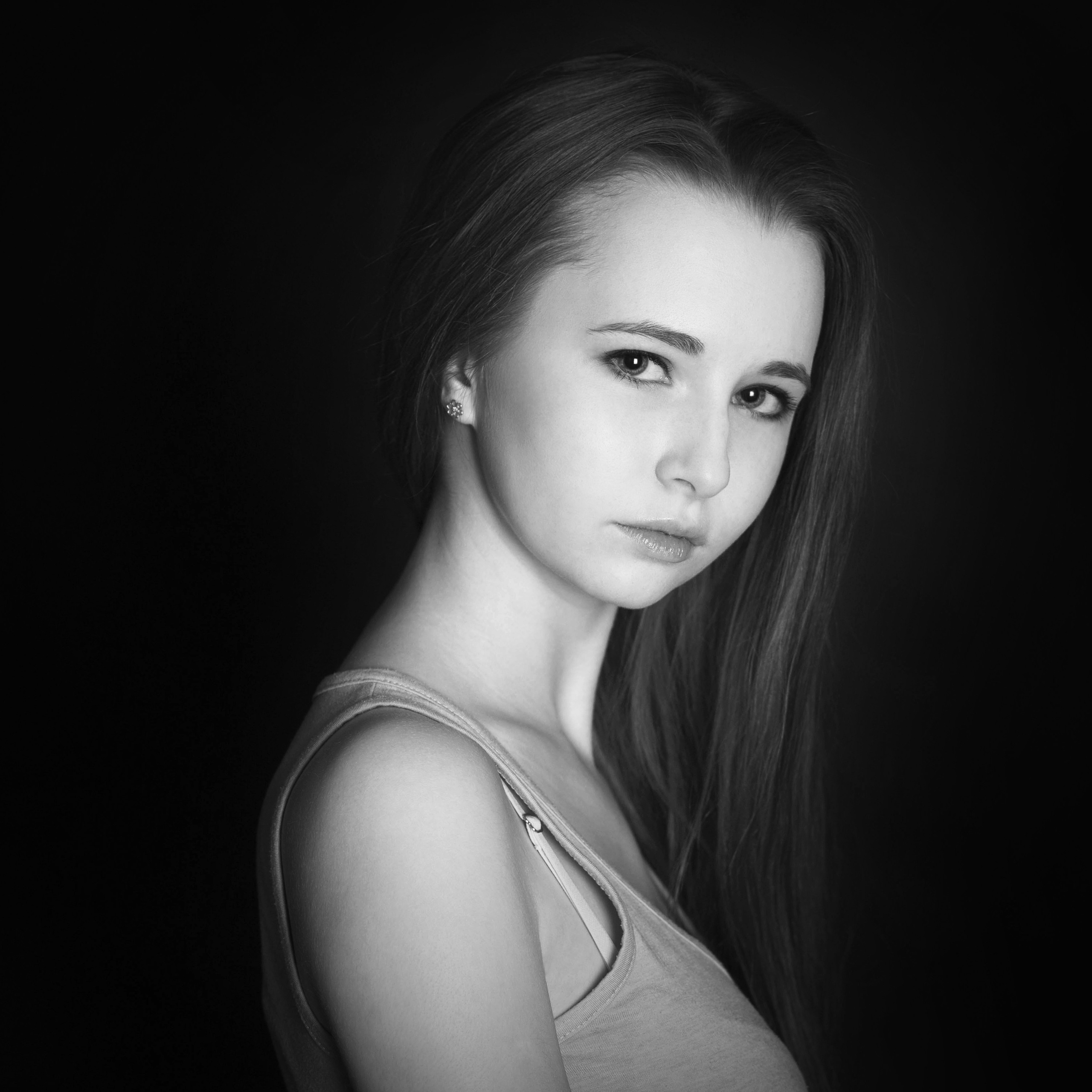 Черно-белый минималистичный портрет | Избранные работы в Санкт-Петербурге. Портретные фотосессии, контент-съемки, репортаж