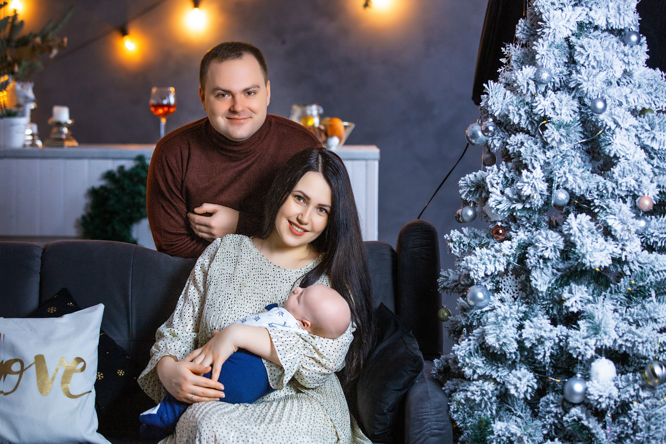 Фотосессия Артура, Насти и маленького ребенка в фотостудии AJUR. Свадебный фотограф в Барановичах Вячеслав Шах-Гусейнов, фотошкола