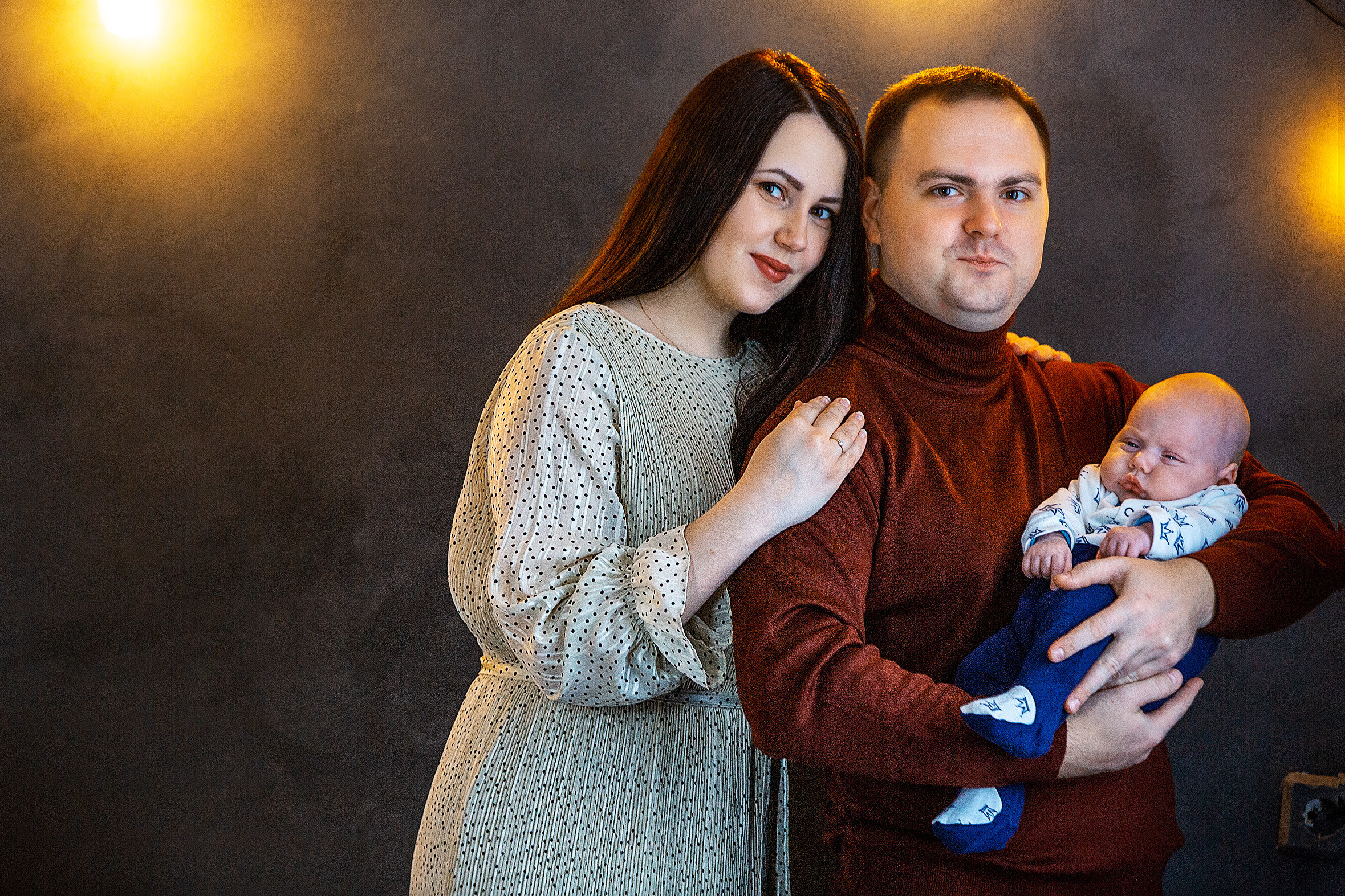 Фотосессия Артура, Насти и маленького ребенка в фотостудии AJUR. Свадебный фотограф в Барановичах Вячеслав Шах-Гусейнов, фотошкола