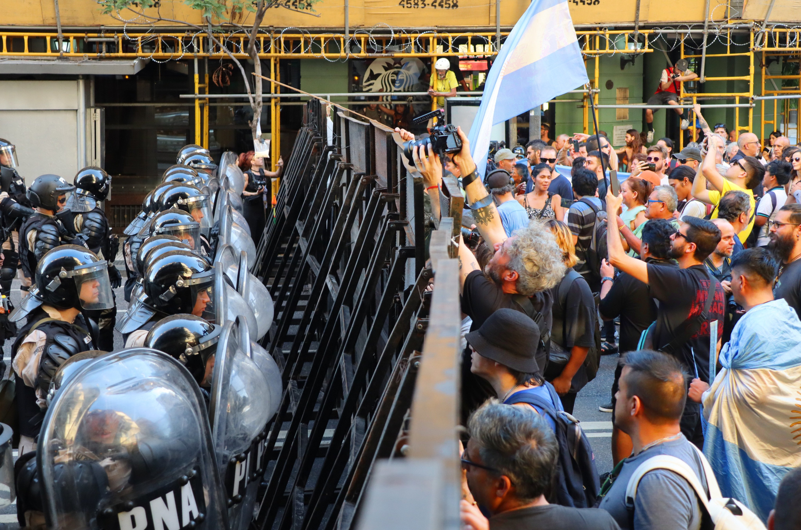 Protests. Buenos Aires. Семейный и детский фотограф в Буэнос-Айресе Перевозчикова Анна Fotógrafa de familia y niños en Buenos Aires Perevozchikova Anna