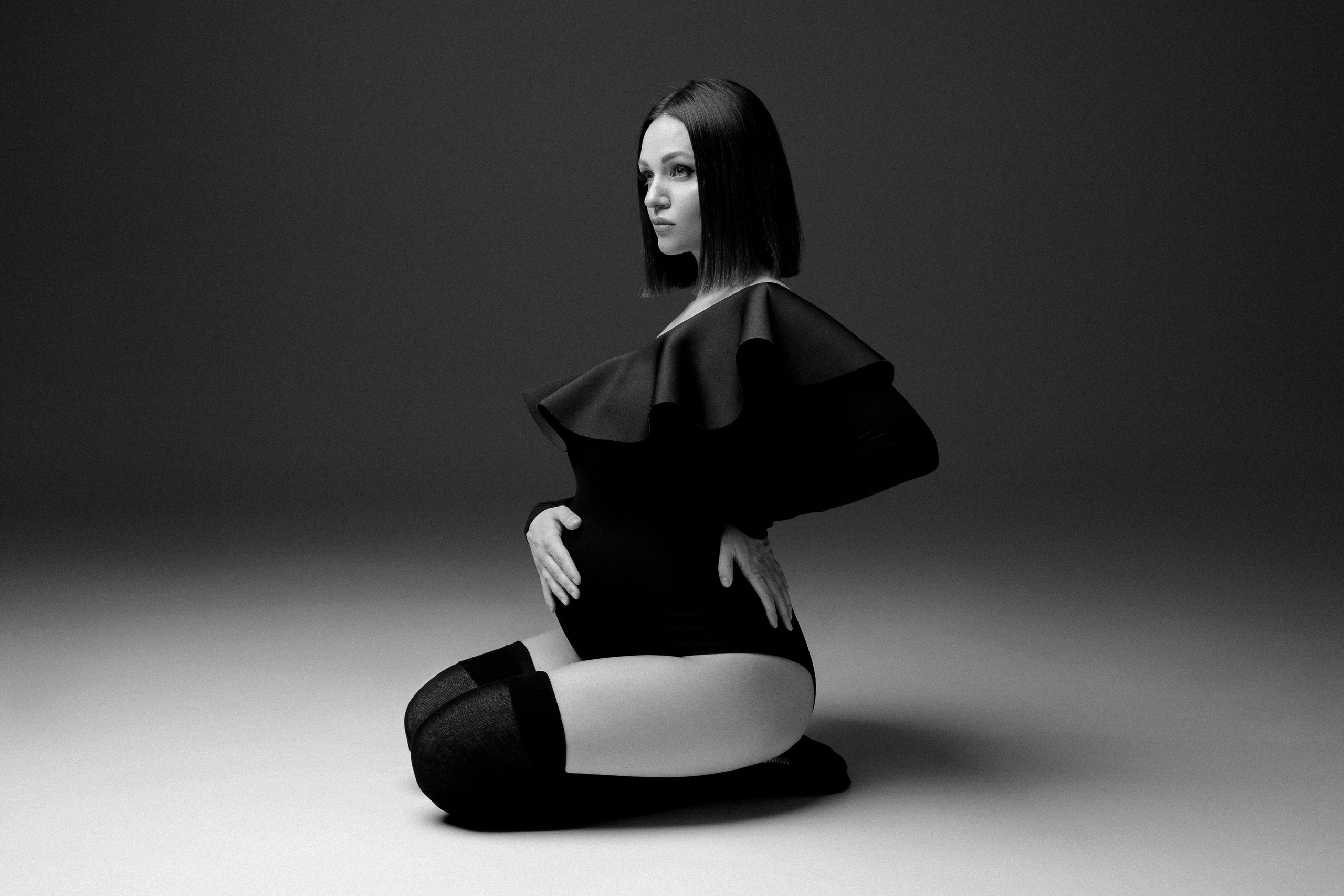 Фотосессия беременности дорого в студии все включено.