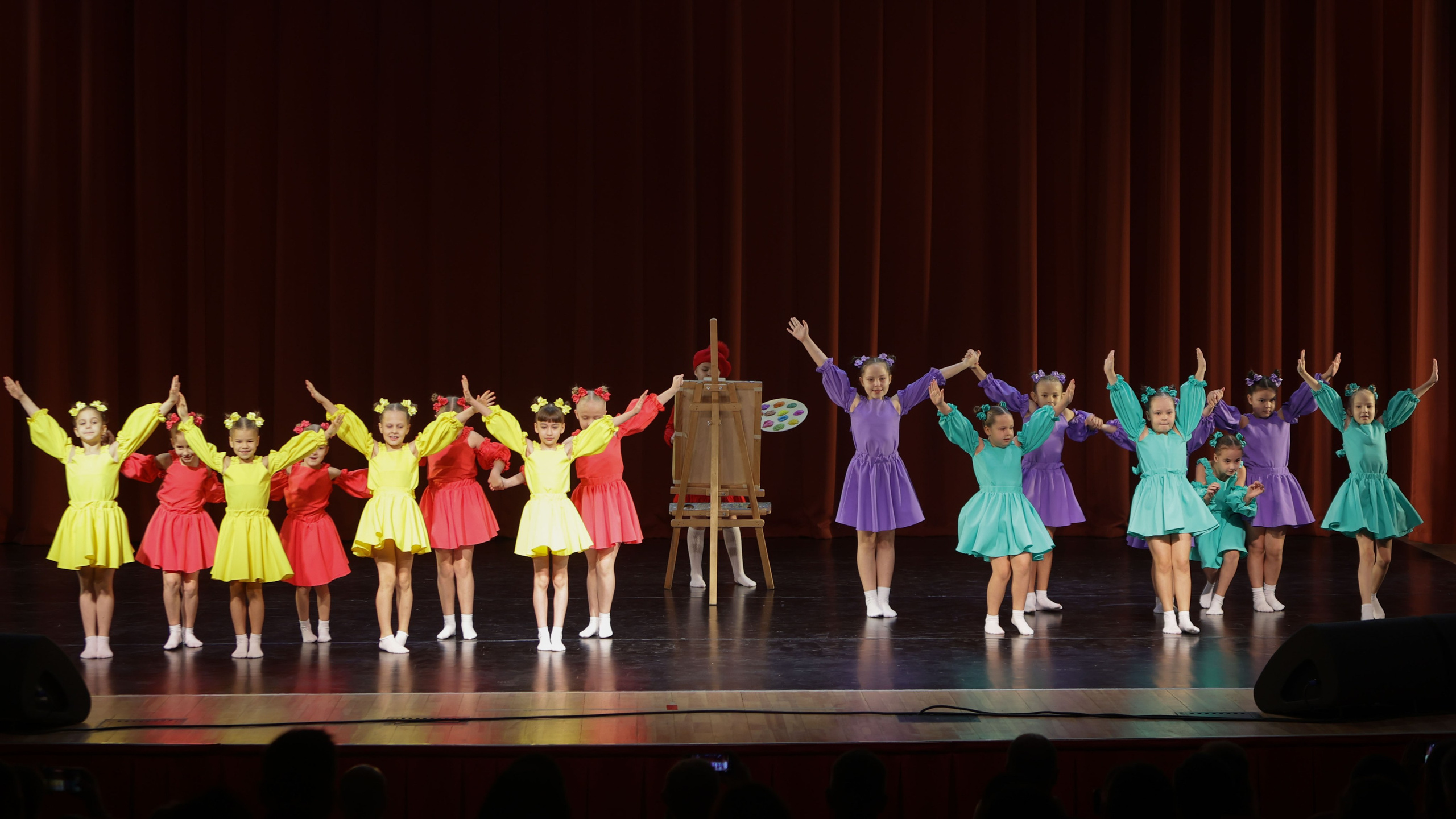 Фестиваль хореографического искусства «КУБОК ЛЕГЕНДЫ — 2025». Выпускные альбомы и школьный фотограф в Подольске, Троицке, Щербинке, Москве и Московской области