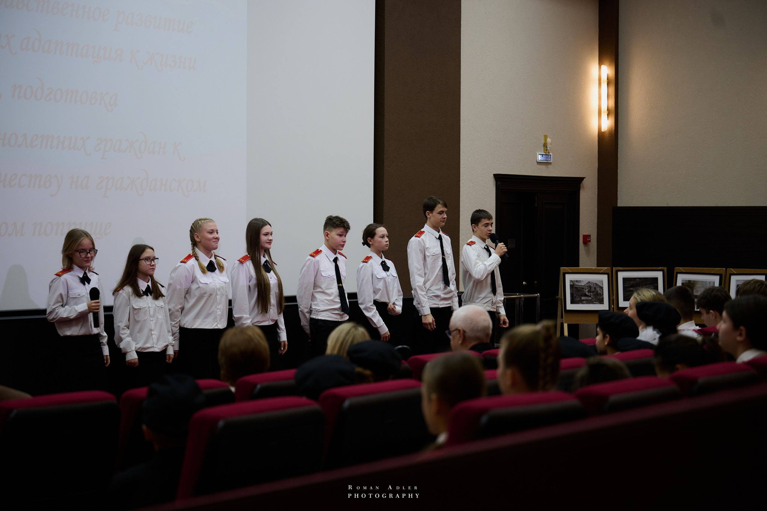 ДК «Победа» выставка фотопроекта «Территории». Фотограф Роман Адлер