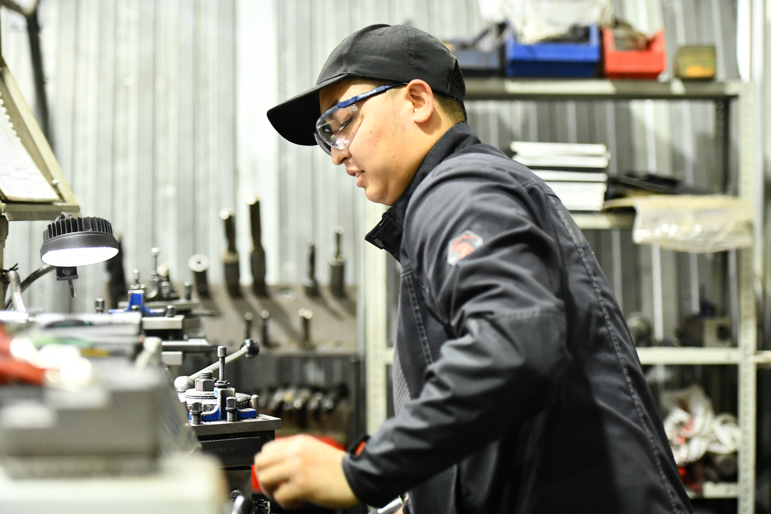 Репортаж с экскурсии на Завод ТРОМ. Репортажный и семейный фотограф — Шелихов Сергей