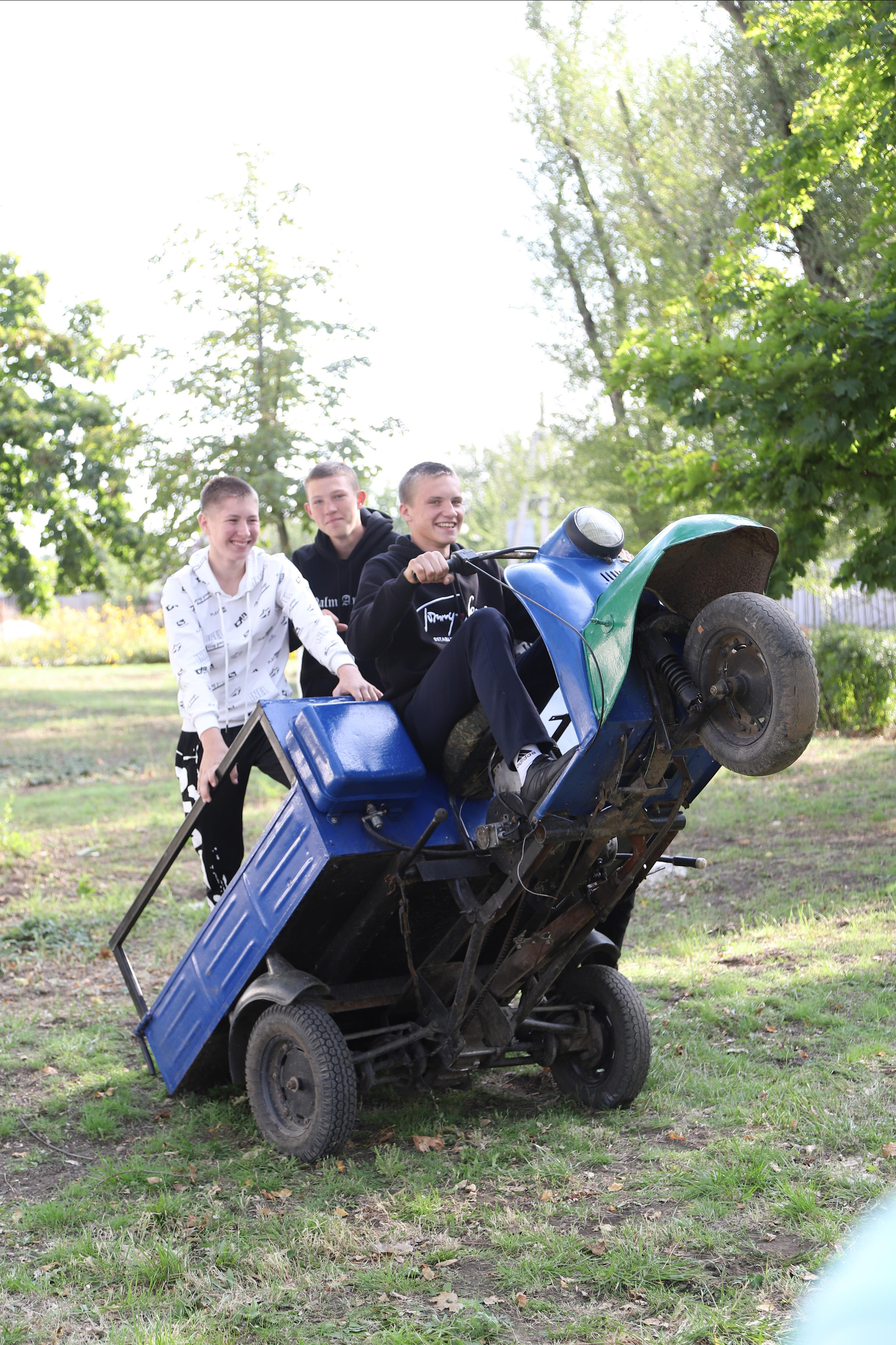 Яркая школьная сьемка. Выпускной альбом Шахты Ростов