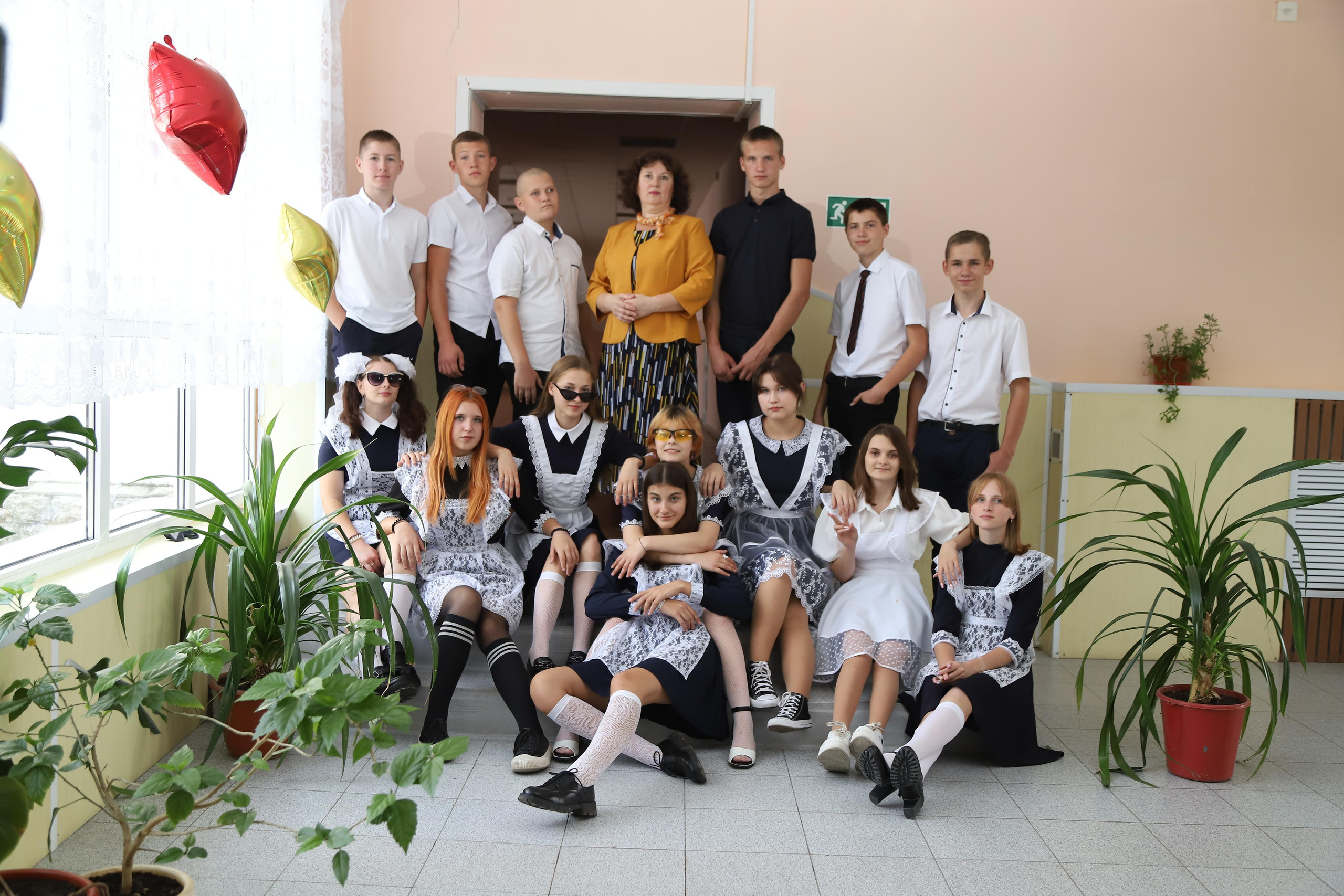 Яркая школьная сьемка. Выпускной альбом Шахты Ростов