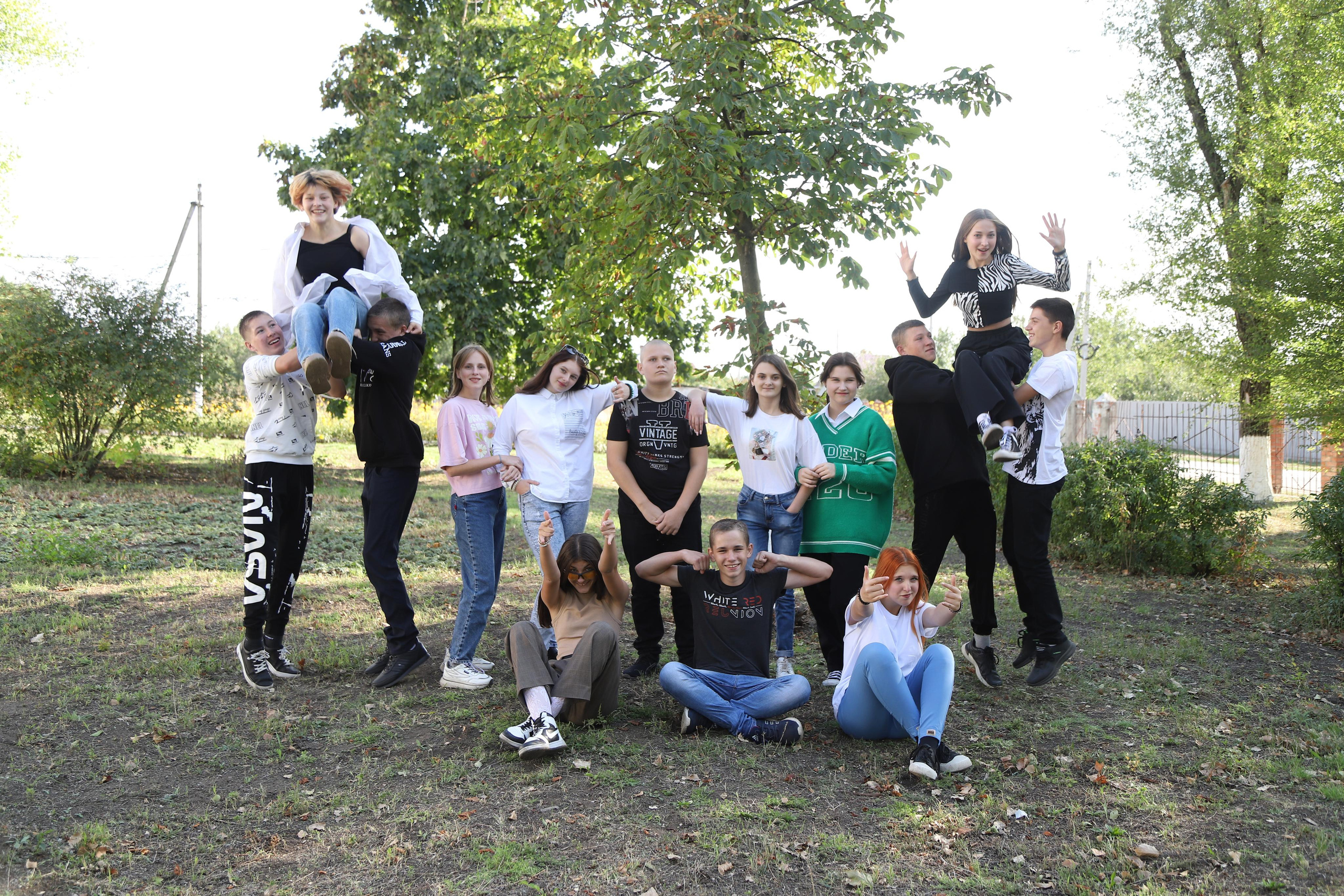 Яркая школьная сьемка. Выпускной альбом Шахты Ростов