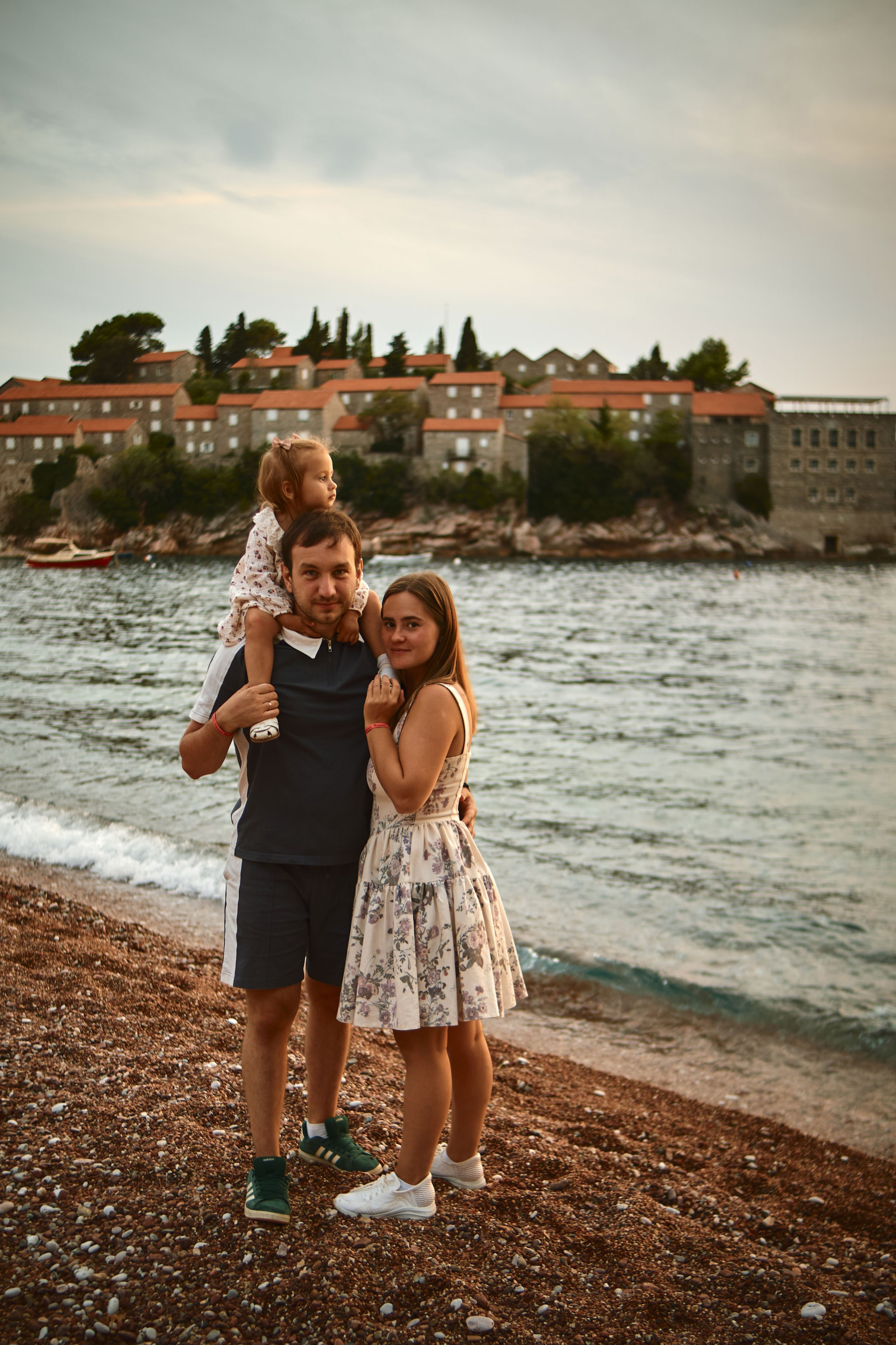 Семейная фотосессия в Черногории | Свети Стефан | 5 лет свадьбы — фотограф Эля Станевская