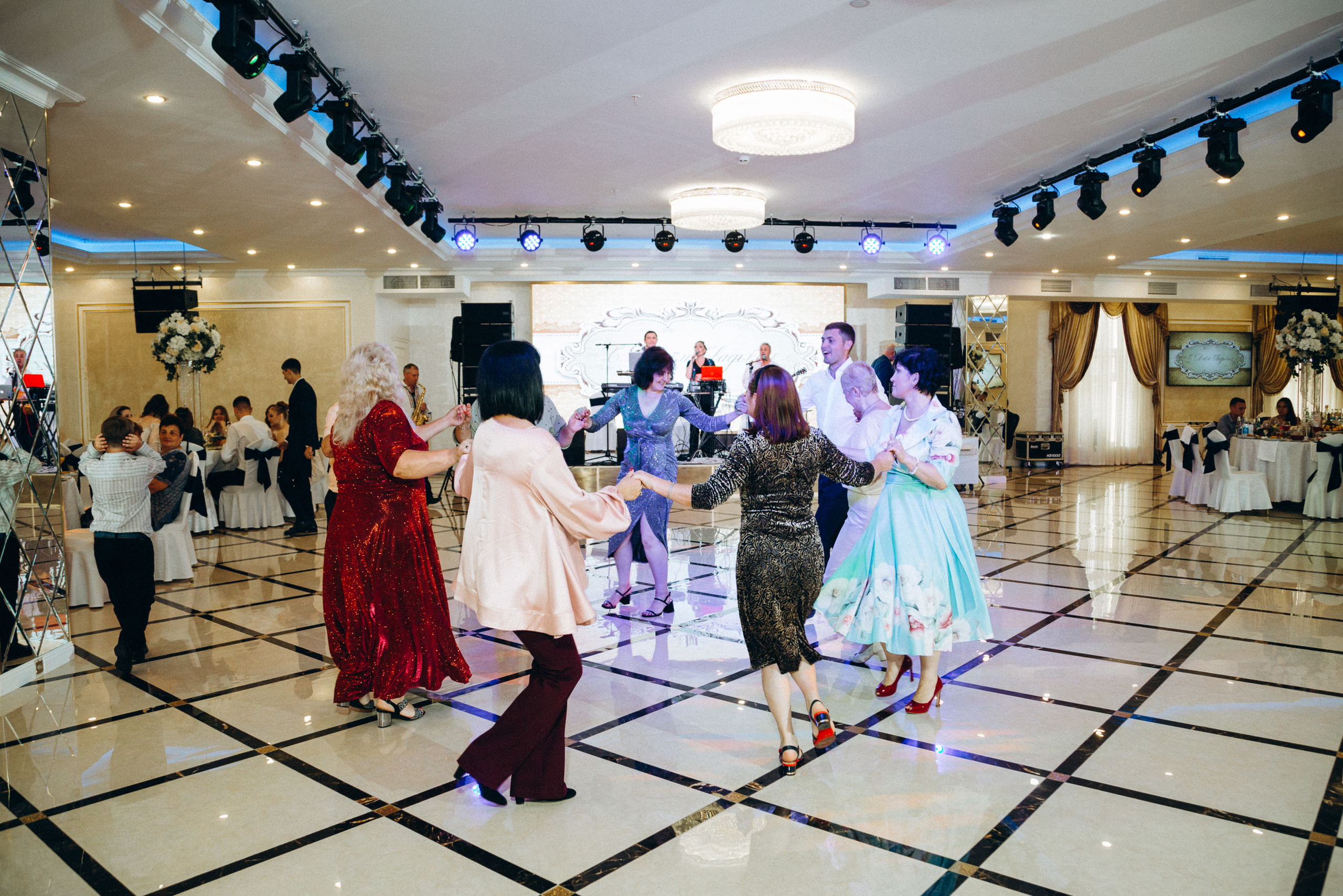 Валентин и Вероника. FOTOZ Studio / Фотовидеомейкер Андрей Смирнов