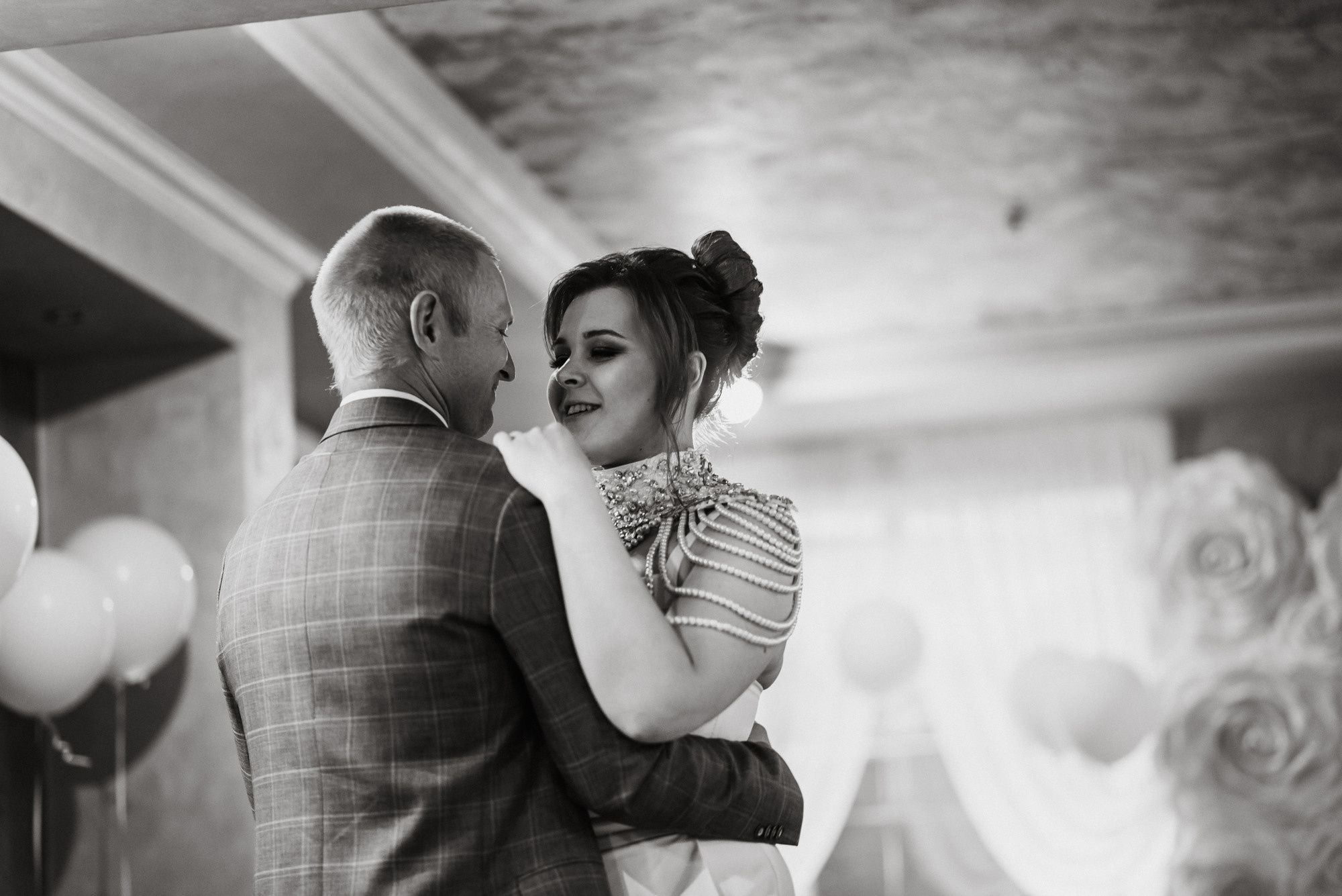 Нежная встреча на вокзале Юлии и Ивана. Свадебный Фотограф Минск || Фото и Видеосъёмка Минск || Другие города