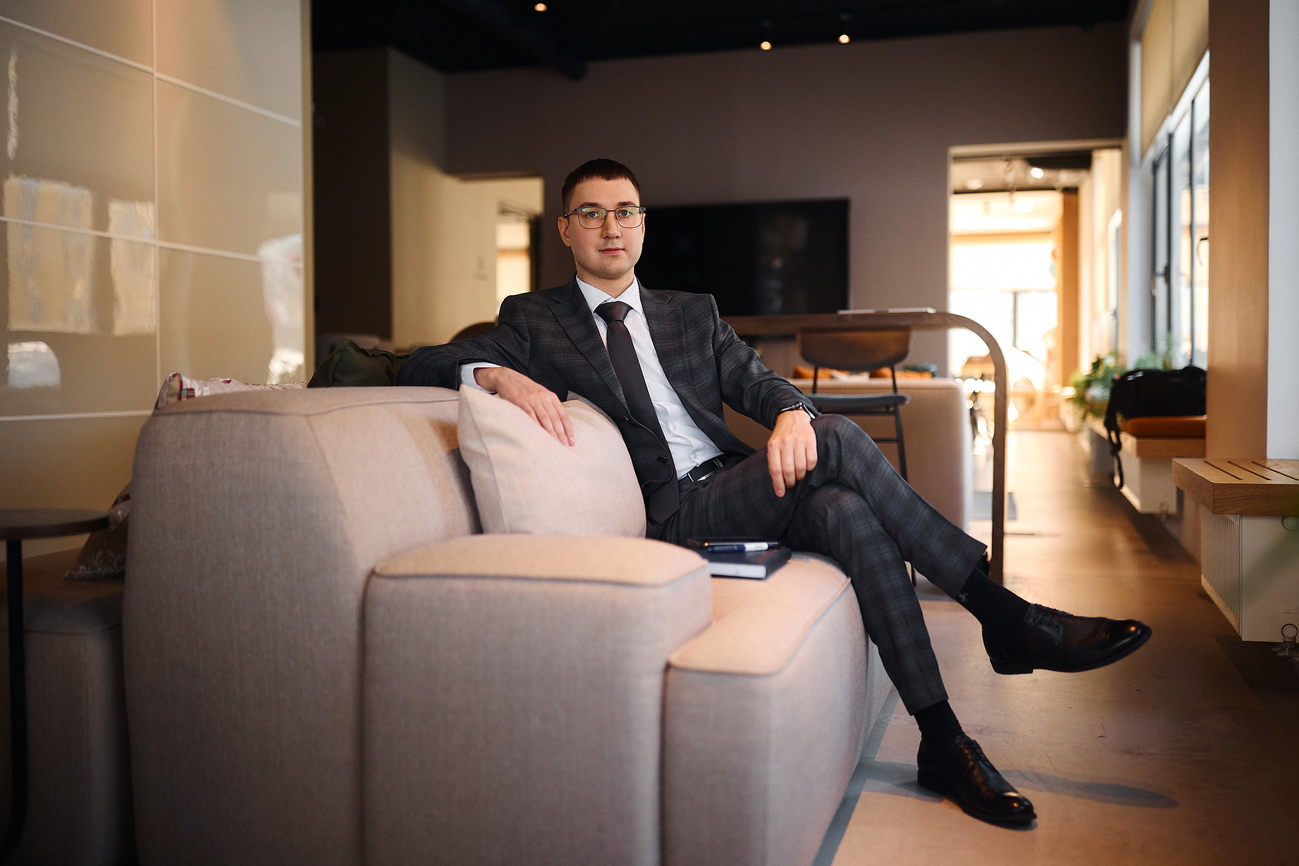 Деловой бизнес портрет. Бизнес портрет Аэросъемка Интерьерная съемка Тюмень