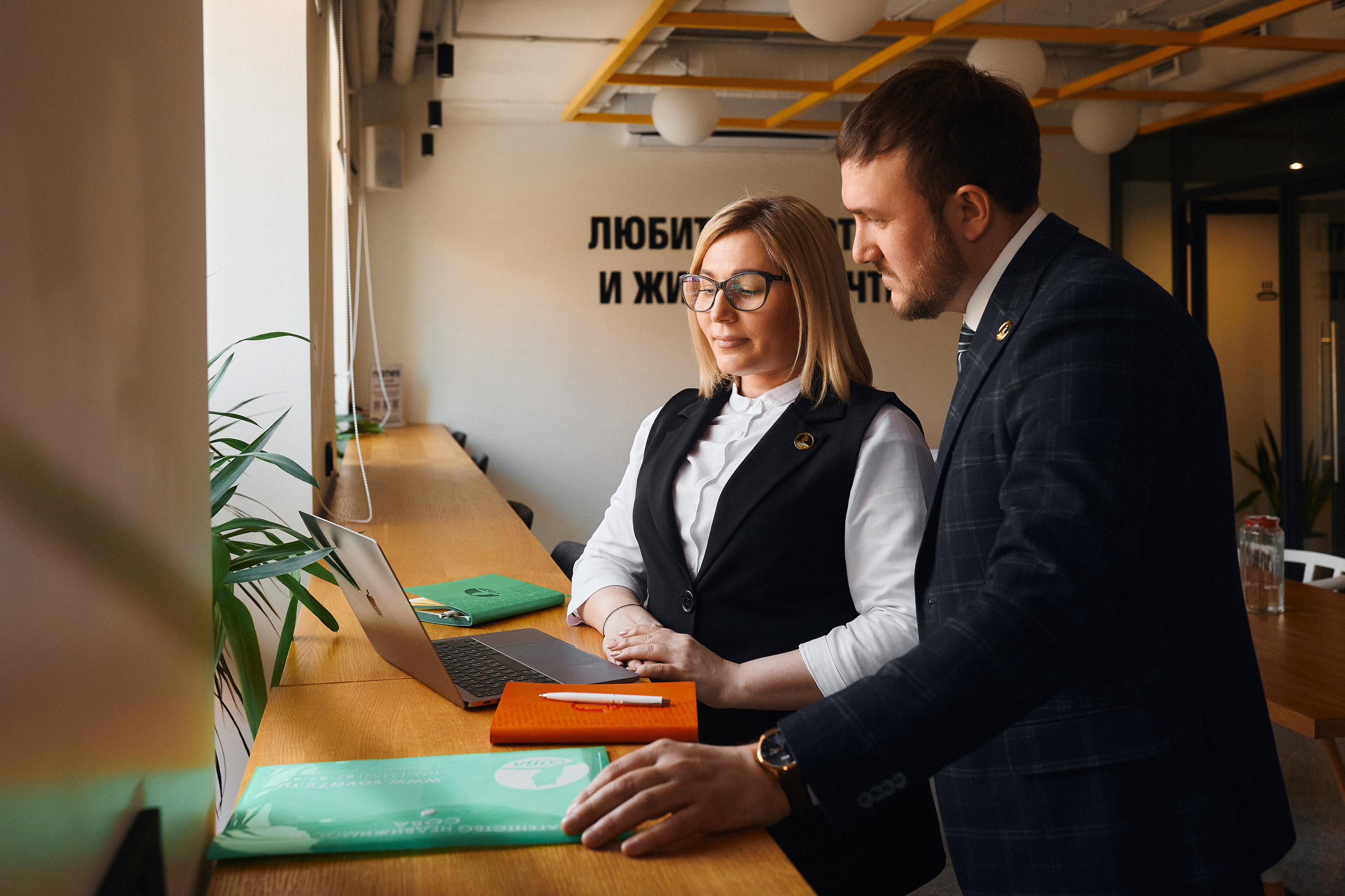 Деловой бизнес портрет. Бизнес портрет Аэросъемка Интерьерная съемка Тюмень