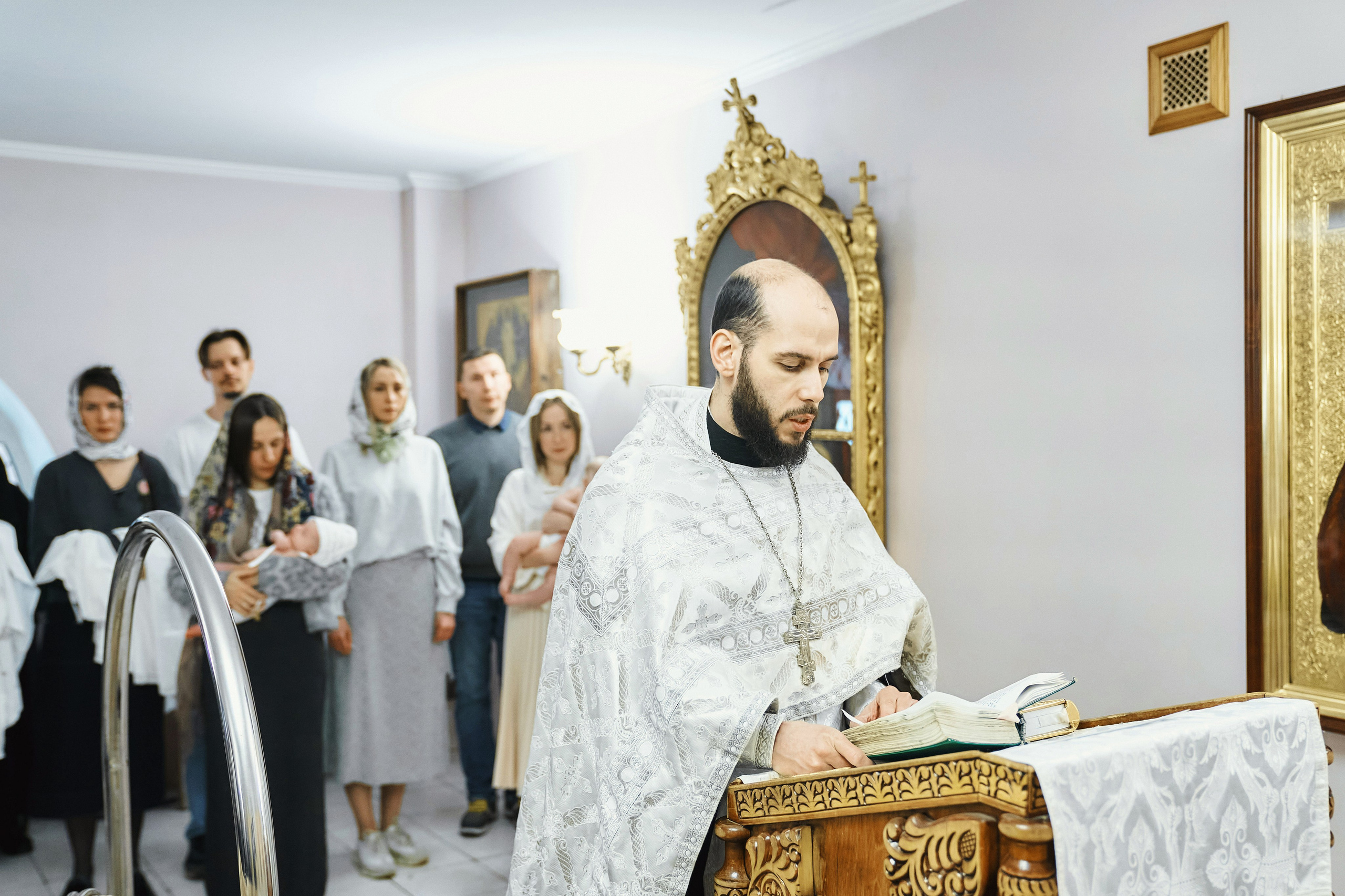 Крещение ребёнка в Церкви Илии Пророка и Воздвижения Честного Креста Господня в Черкизове