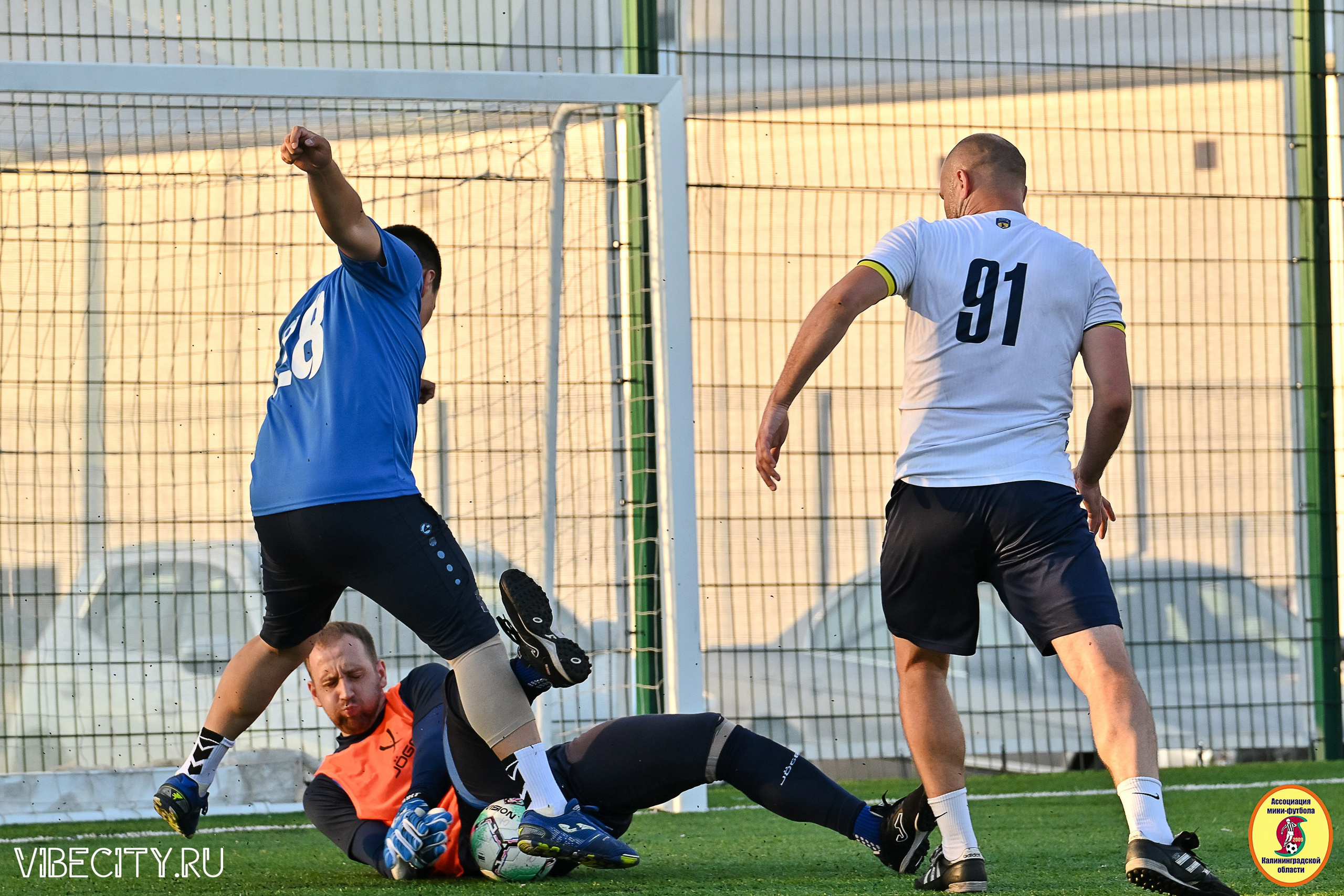 ИГРЫ МИНИ-ФУТБОЛЬНОЙ И КОРПОРАТИВНОЙ ЛИГИ. VIBECITY.RU Вайб Сити Ру Фоторепортажи Фотоотчеты Калининград