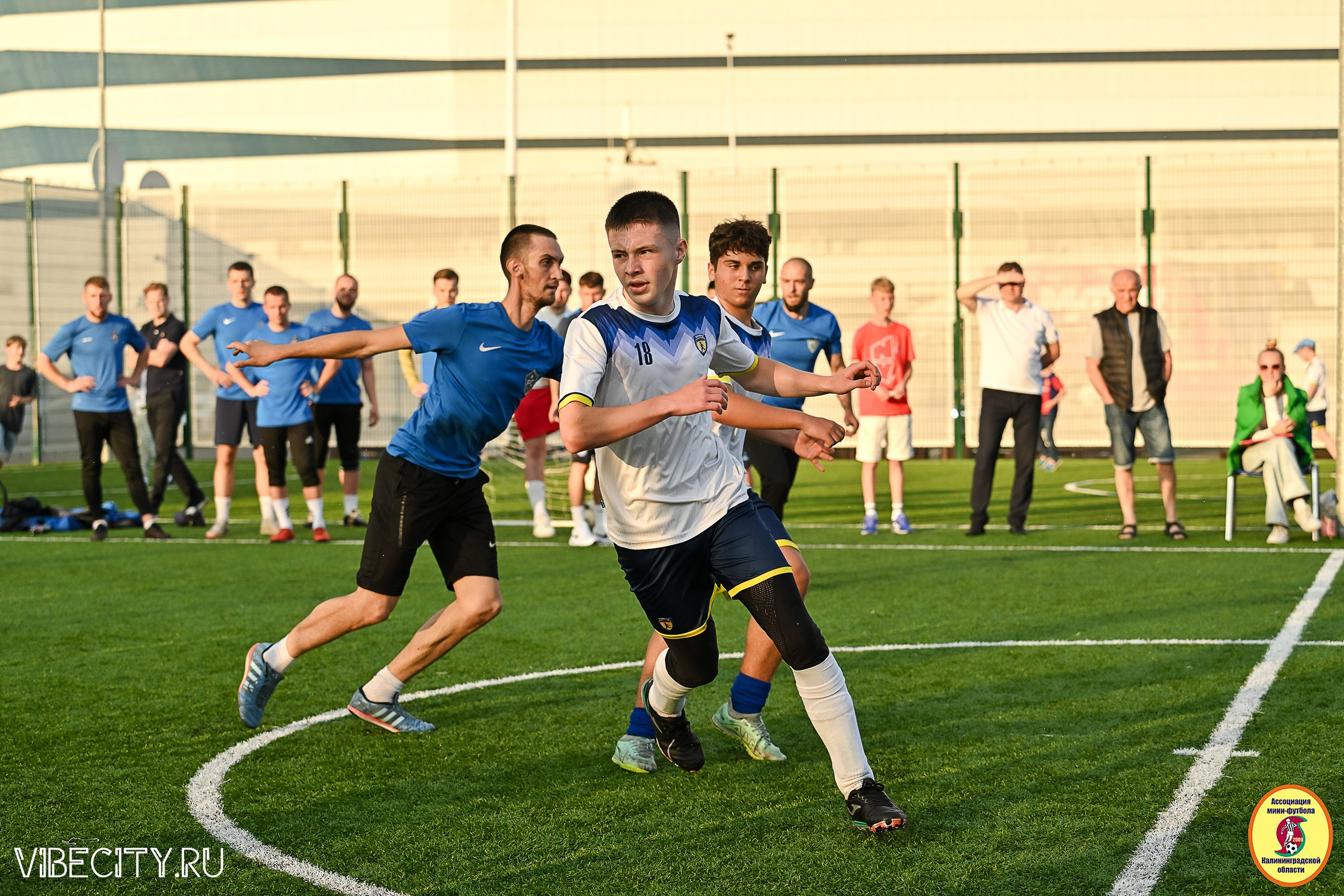 ИГРЫ МИНИ-ФУТБОЛЬНОЙ И КОРПОРАТИВНОЙ ЛИГИ. VIBECITY.RU Вайб Сити Ру Фоторепортажи Фотоотчеты Калининград