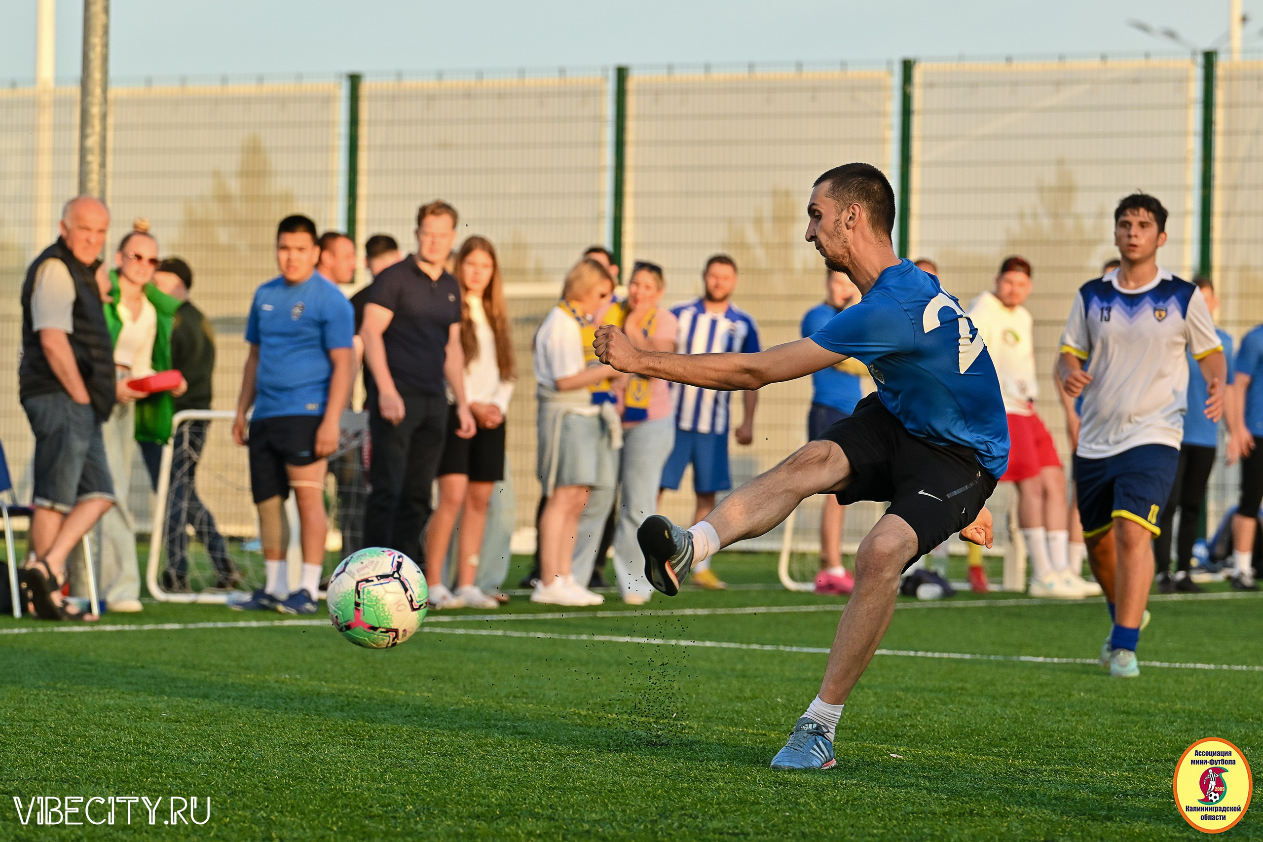 ИГРЫ МИНИ-ФУТБОЛЬНОЙ И КОРПОРАТИВНОЙ ЛИГИ. VIBECITY.RU Вайб Сити Ру Фоторепортажи Фотоотчеты Калининград