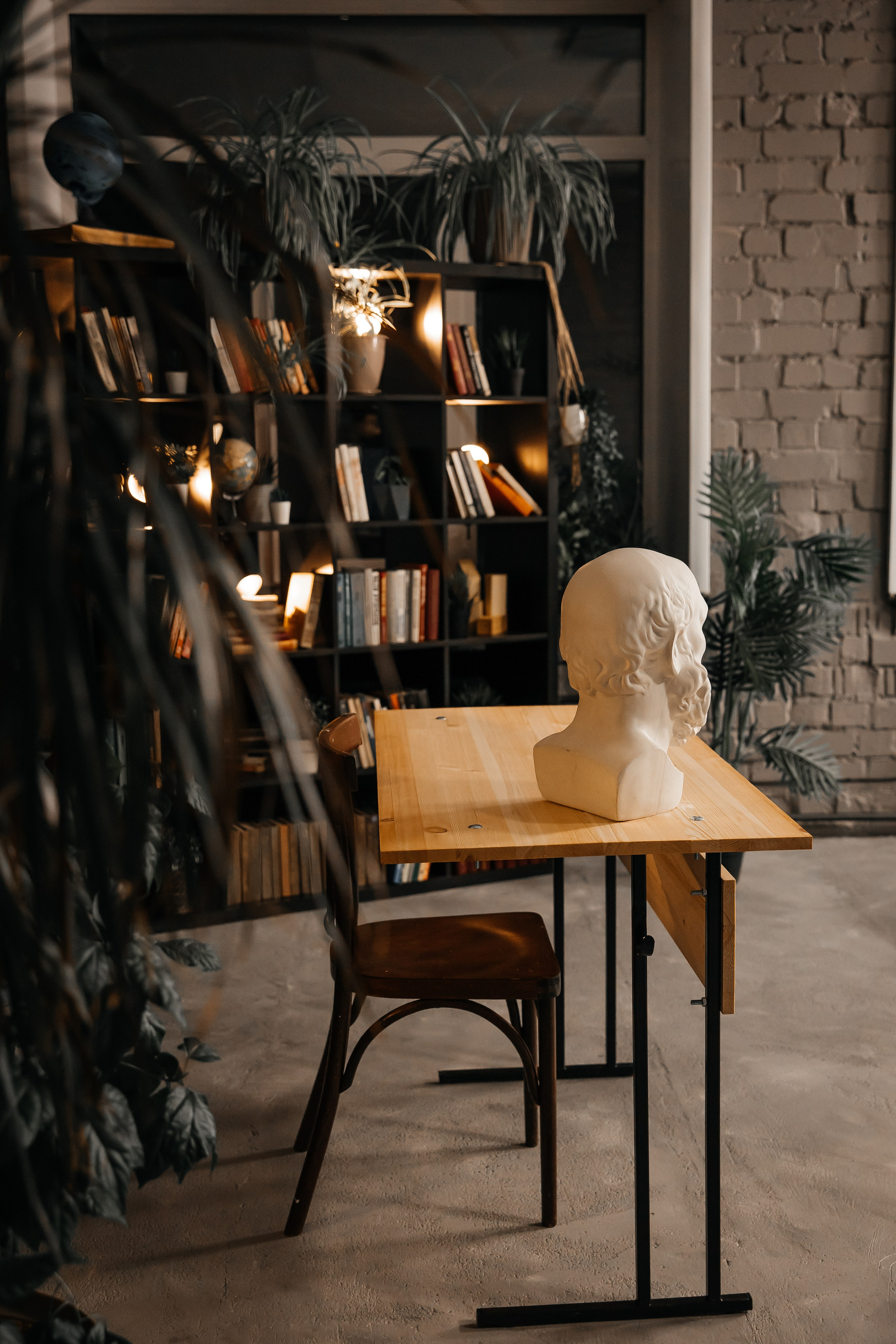 Школьный зал. Фотостудия 220 — первая в Чите фотостудия, предназначенная для работы