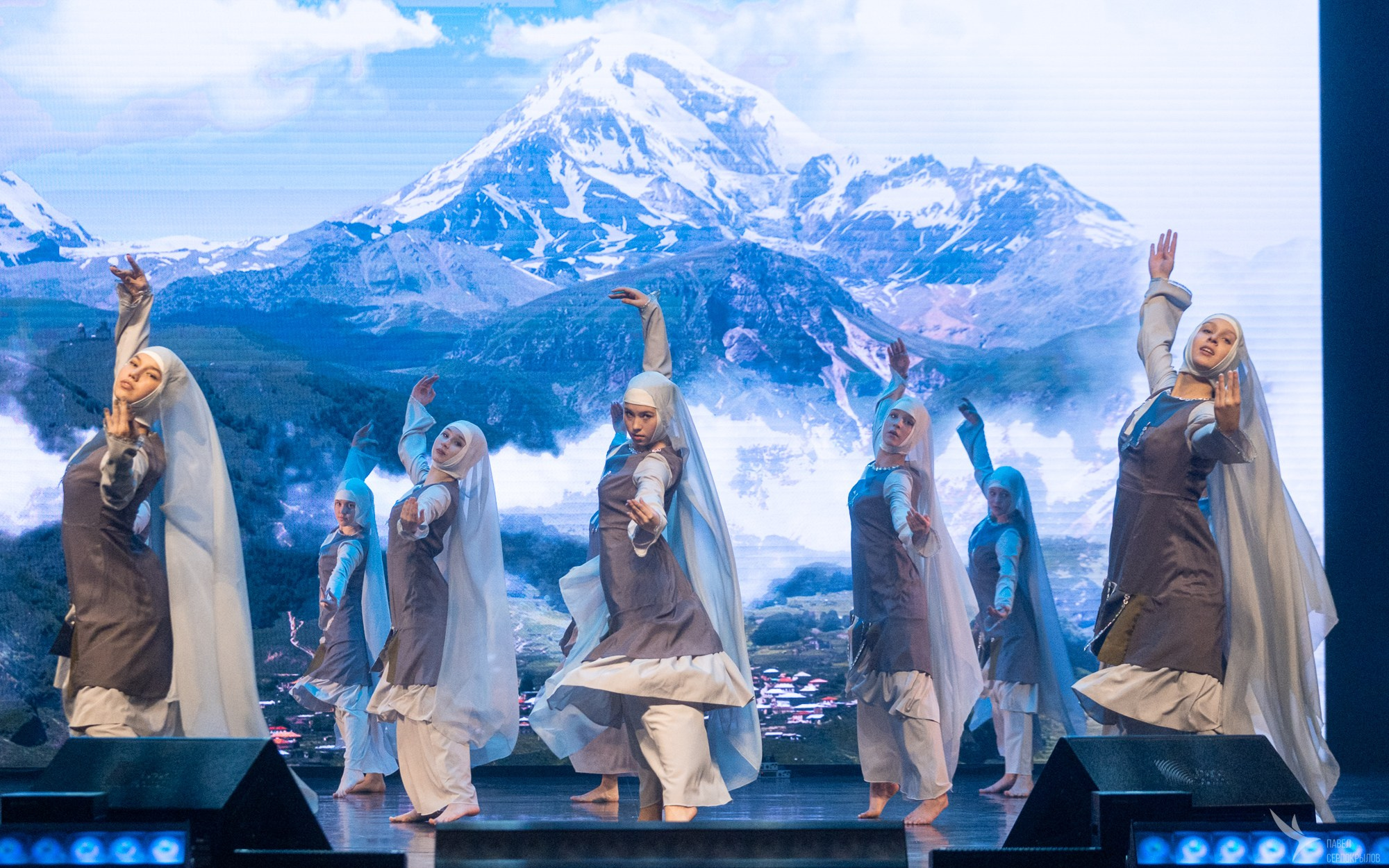 Юбилейный концерт студии эстрадного танца «Изумрудный город». Репортажный фотограф в Казани Павел Серпокрылов