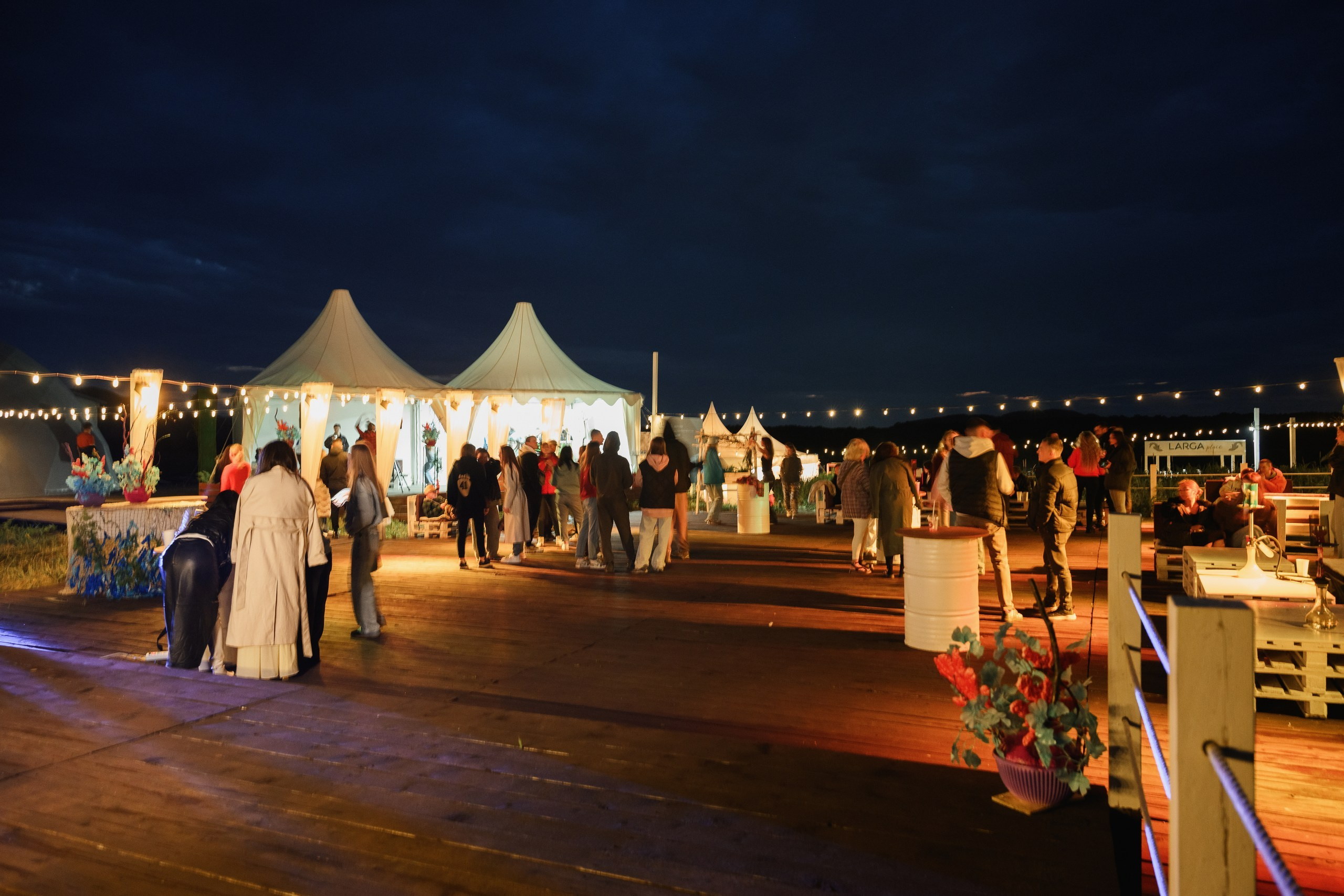 Фотосъемка вечеринки на берегу океана в Петропавловске-Камчатском. Вечерняя вечеринка с друзьями на берегу Тихого океана в Петропавловске-Камчатском. Яркие эмоции и закатные фото с вечеринки у океана в Петропавловске-Камчатском. Профессиональная съемка вечеринок на побережье в Петропавловске-Камчатском. Стоимость фотосъемки вечеринки на океане в Петропавловске-Камчатском.