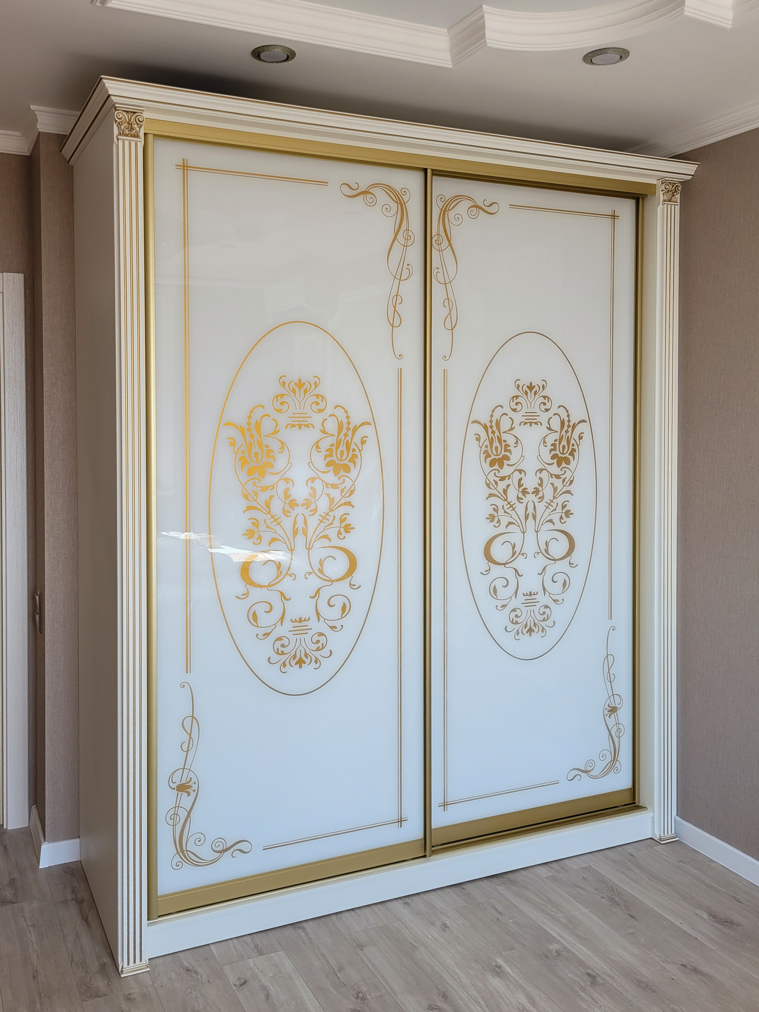 Шкафы, гардеробные и прихожие на заказ в Евпатории. Мебель на заказ в Евпатории