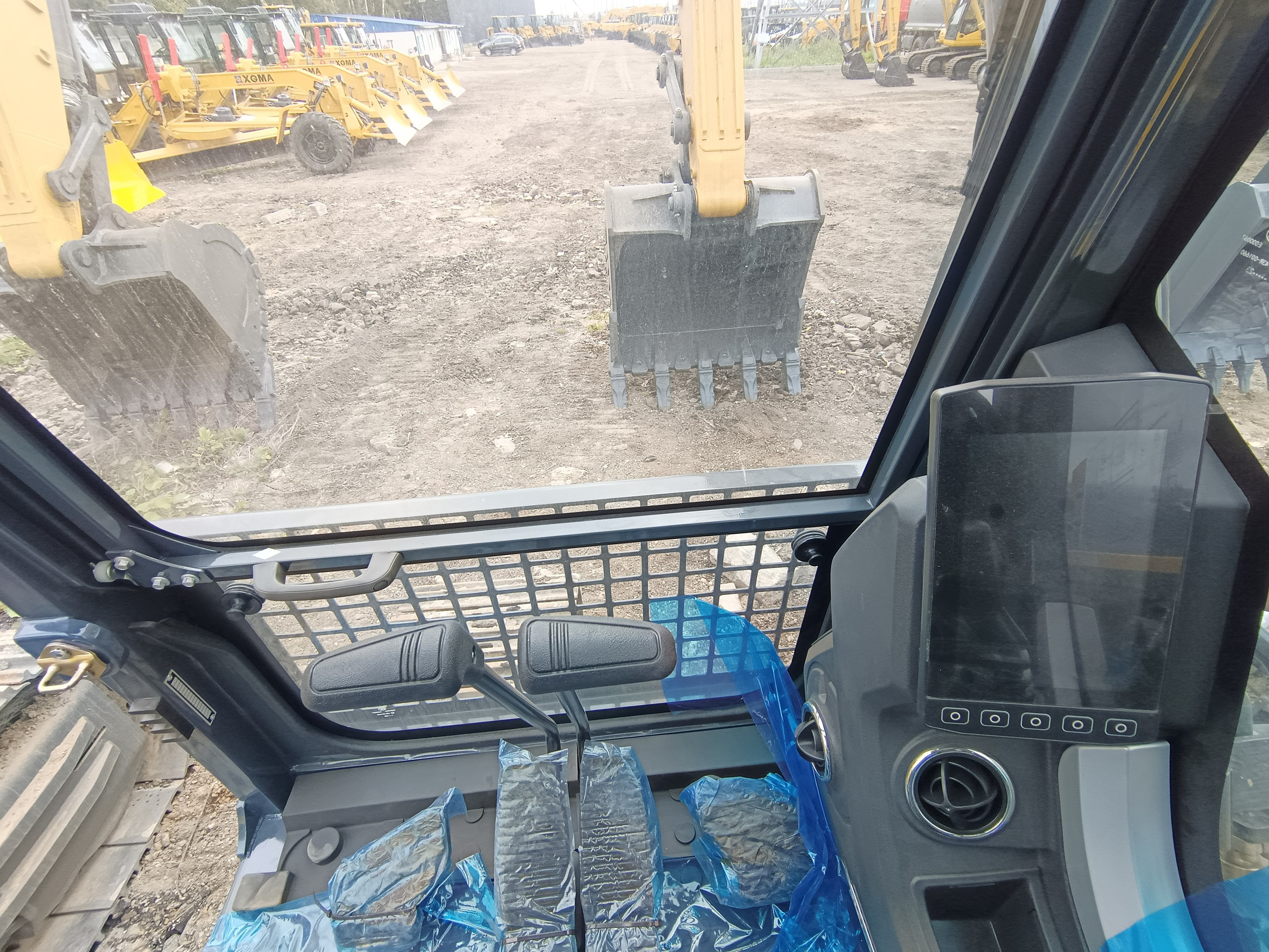 Фото гус. экс. Beezone В330EW. Продажа и обслуживание грузовой техники и спецтехники в г. Новосибирск компания СТИ