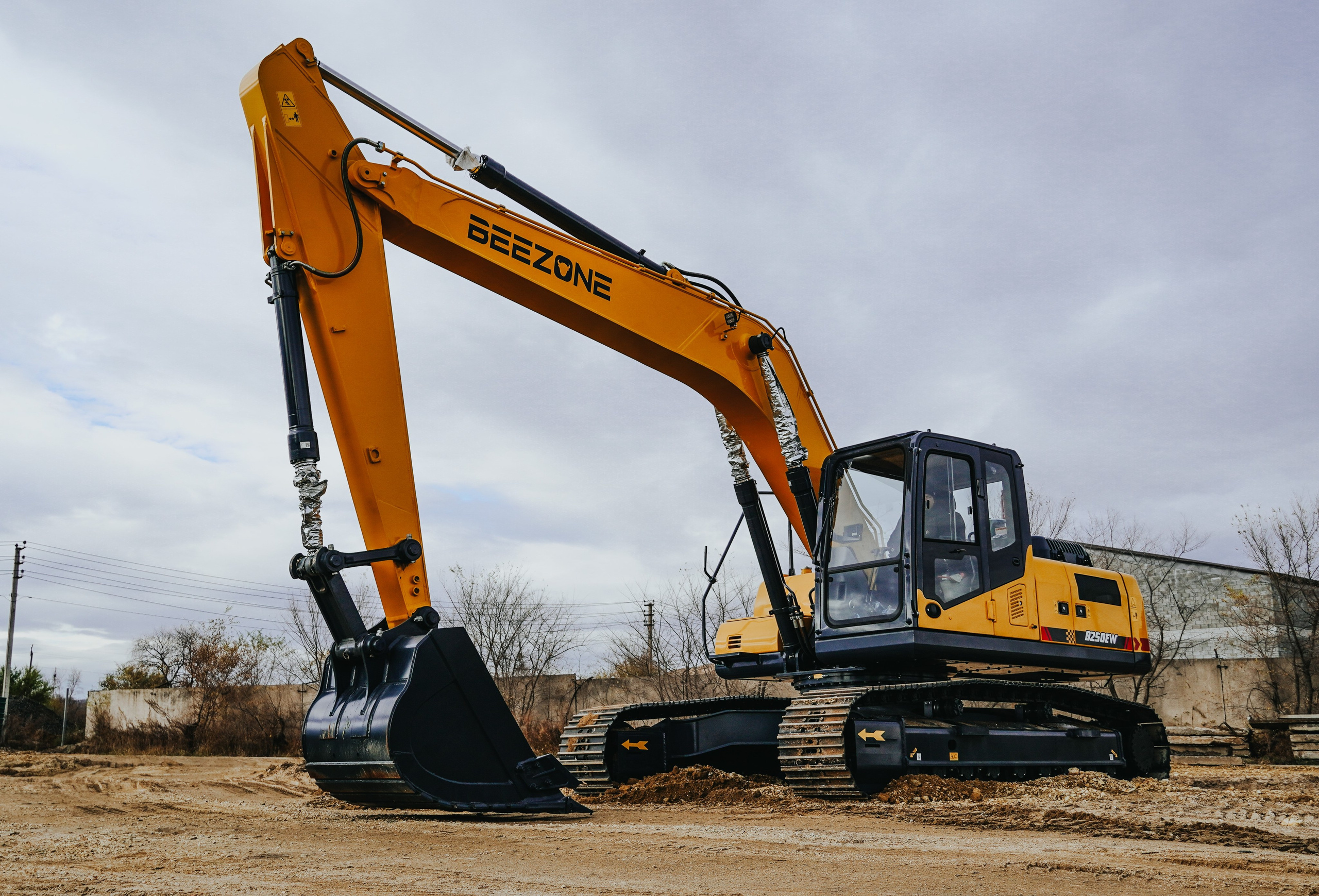 Фото гус. экс. Beezone В250EW. Продажа и обслуживание грузовой техники и спецтехники в г. Новосибирск компания СТИ