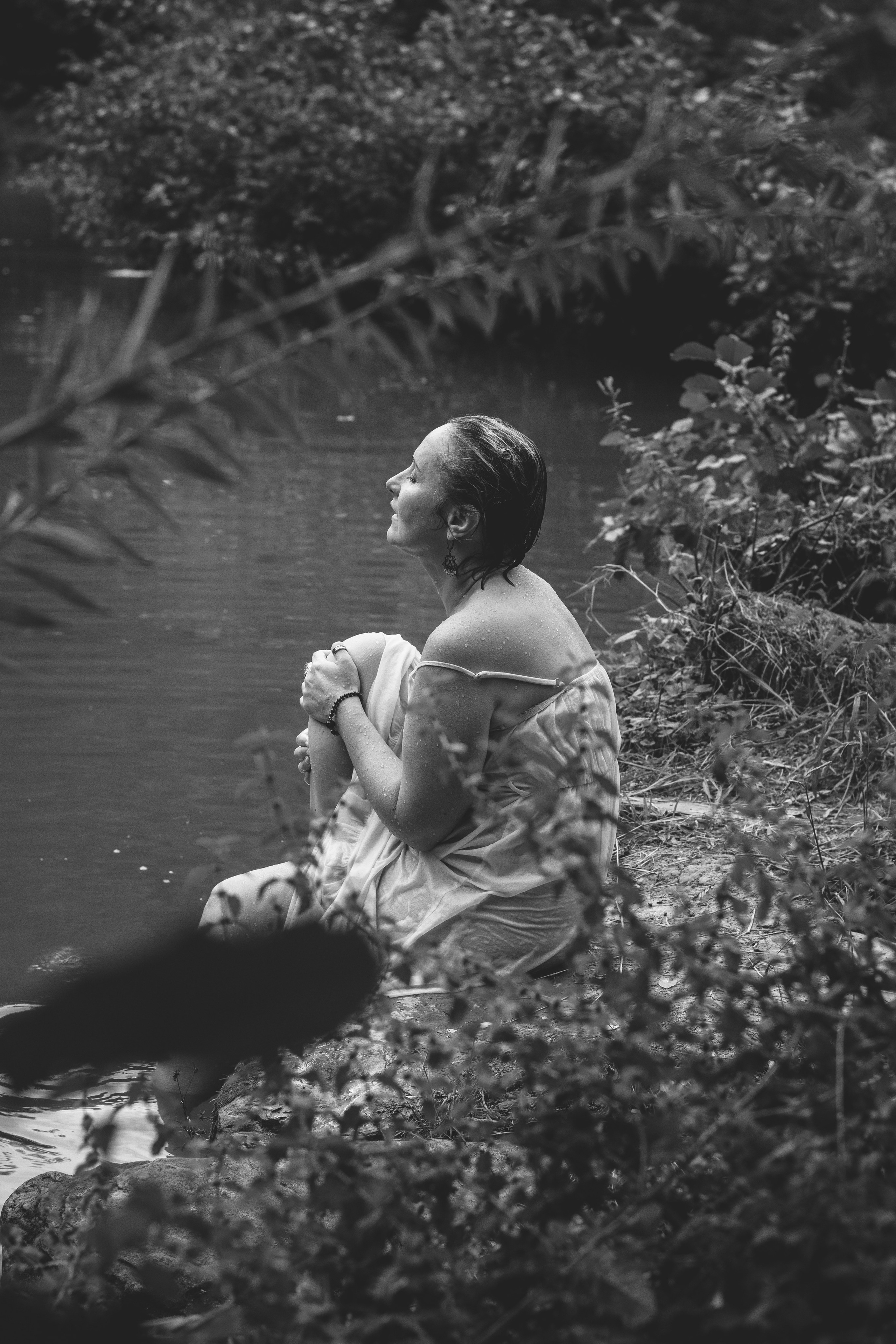 Ню фотосессия на природе в Адлере и в Сочи. Снимали в парке и в реке. Фотограф в Сочи | Щербакова Дарья