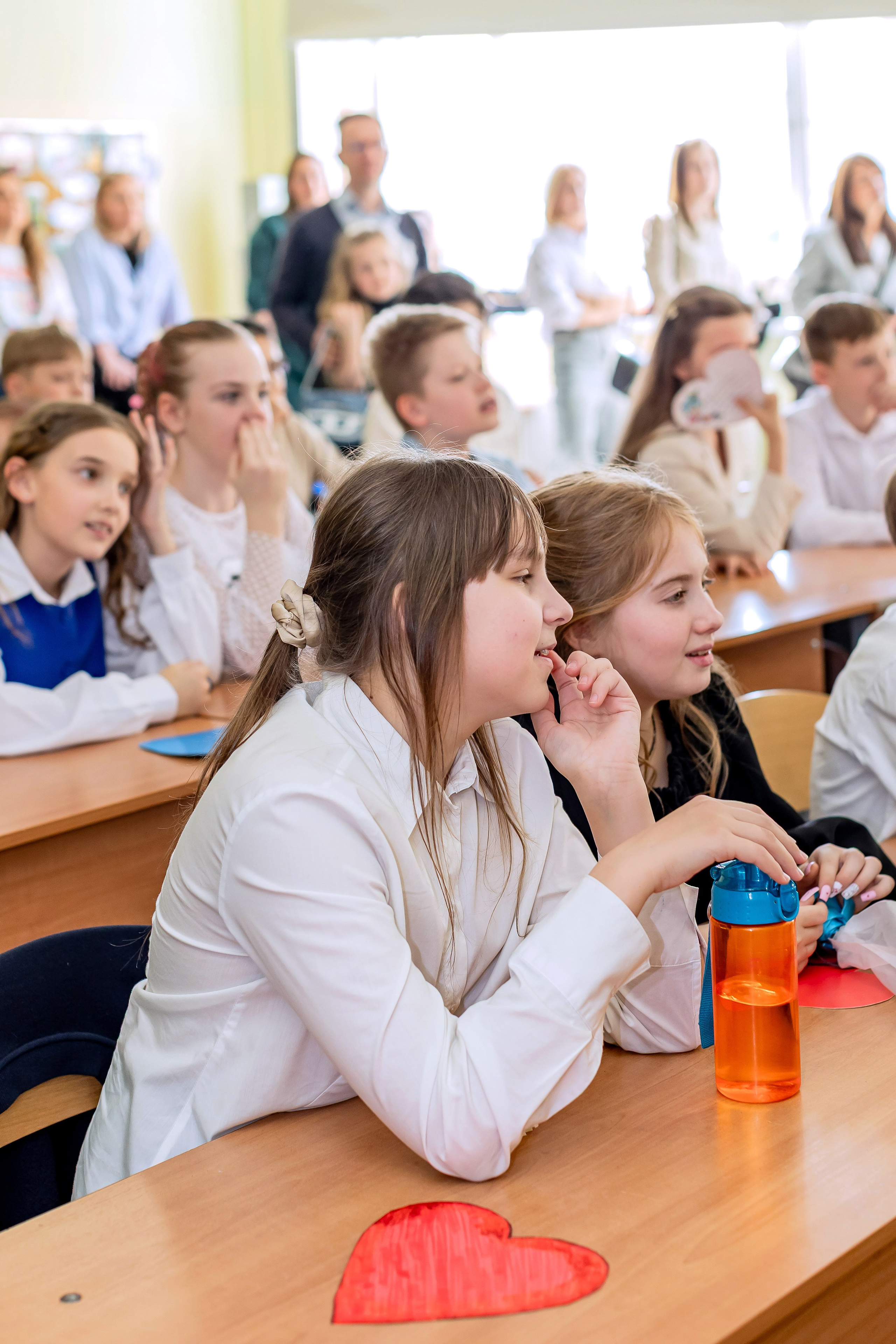 Выпускной в начальной школе в классе. Фотограф и видеограф Москва. Свадебный фотограф, видеограф. Выпускные альбомы. Оживающие альбомы