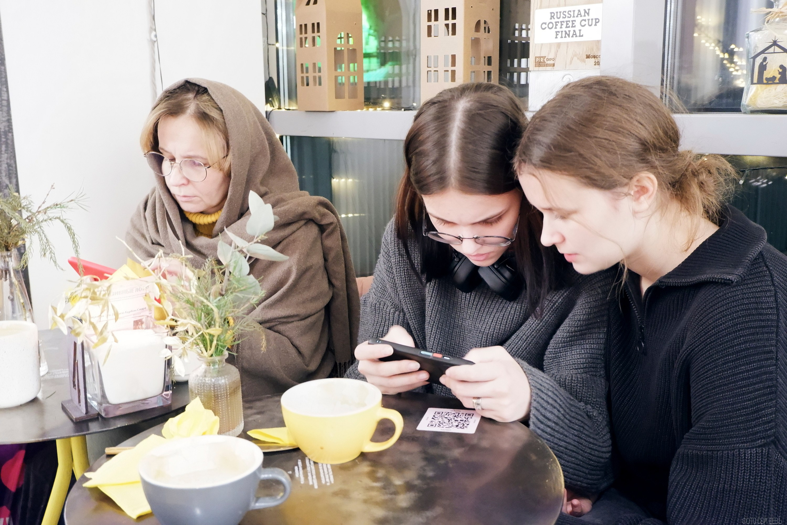 Кутята Coffee Shop. Фотографъ Сергѣевъ. Поймать мгновеніе