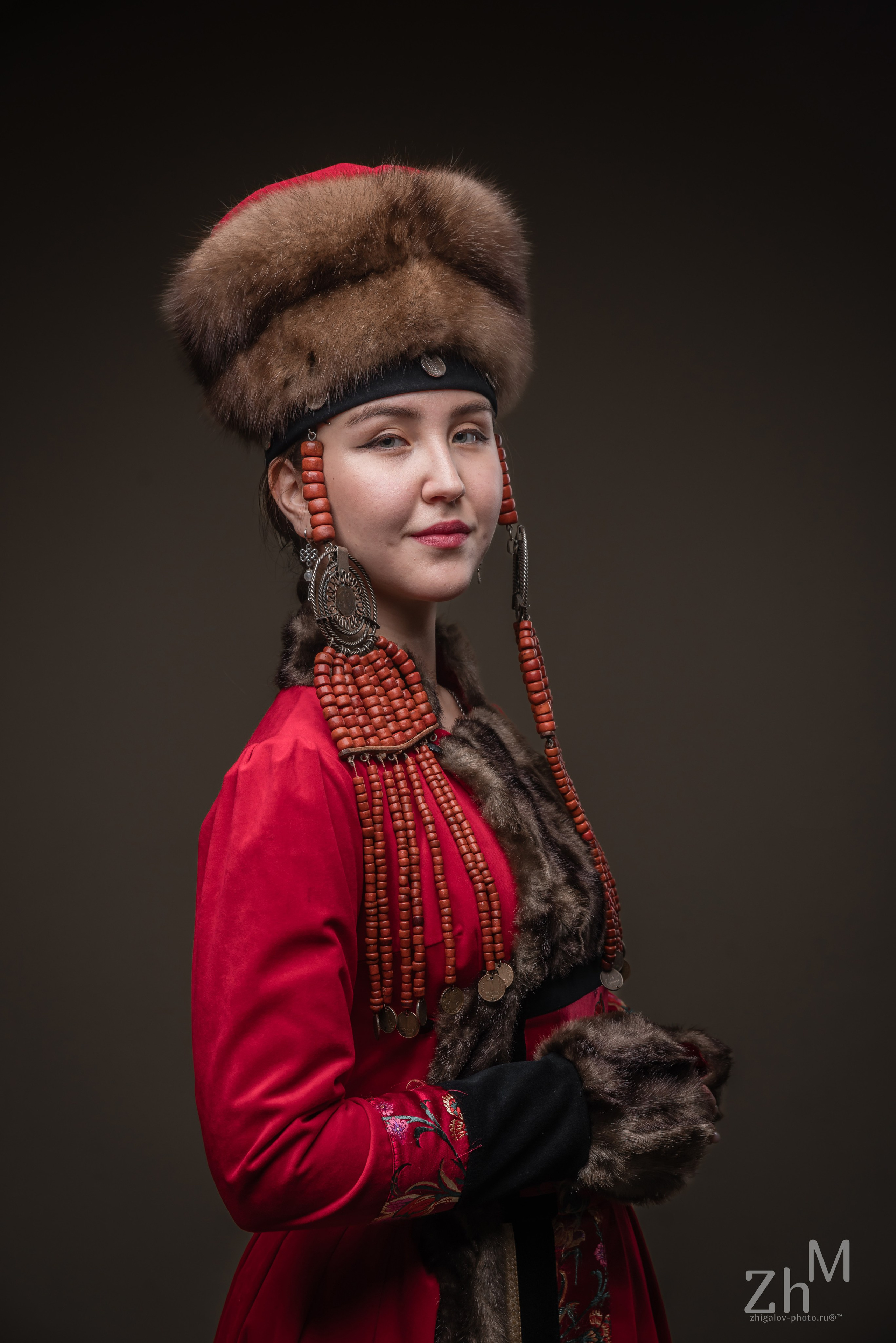 Съёмка в бурятских национальных костюмах. Семейный и свадебный фотограф в Иркутске Максим Жигалов