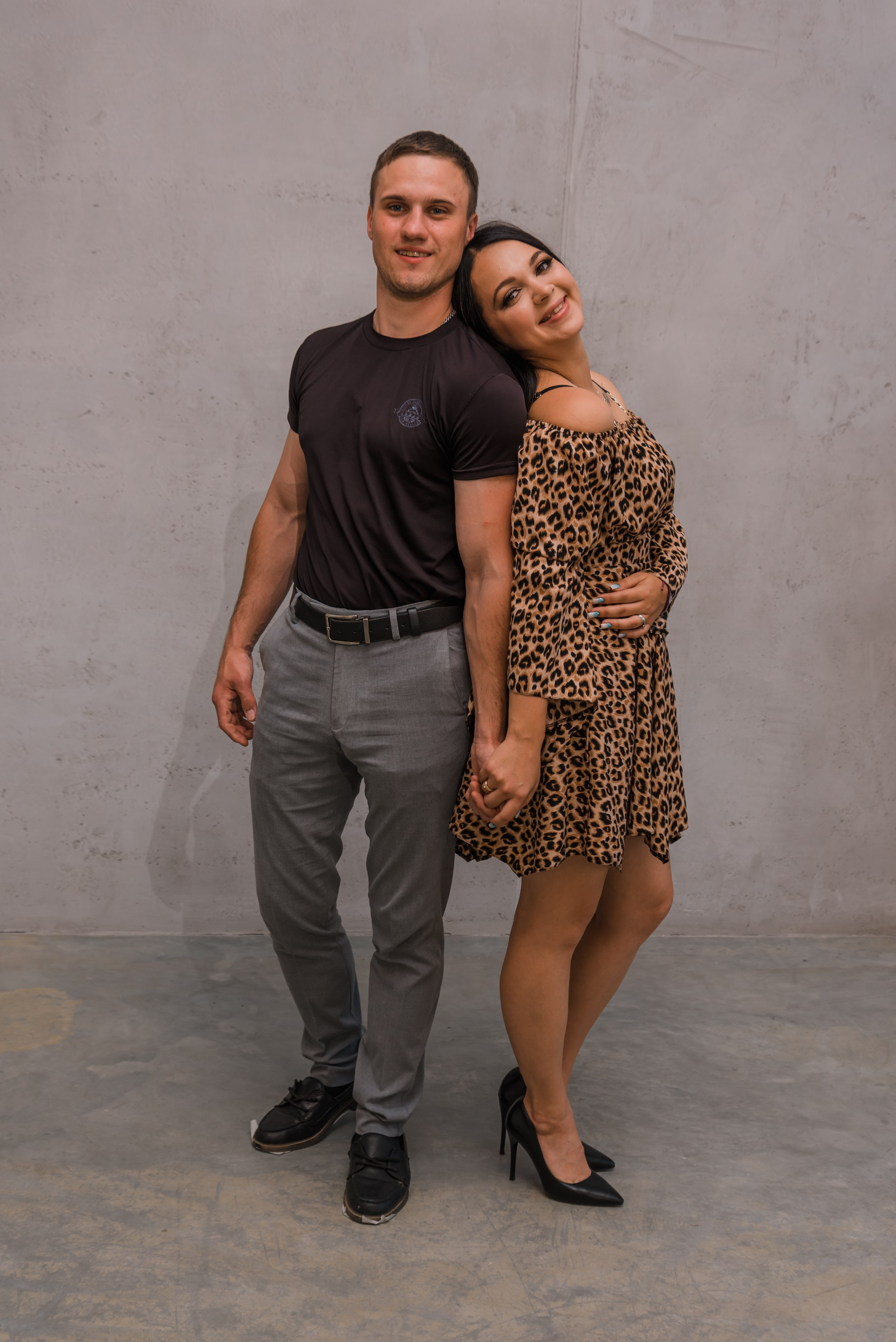 Семейная пара в полный рост.