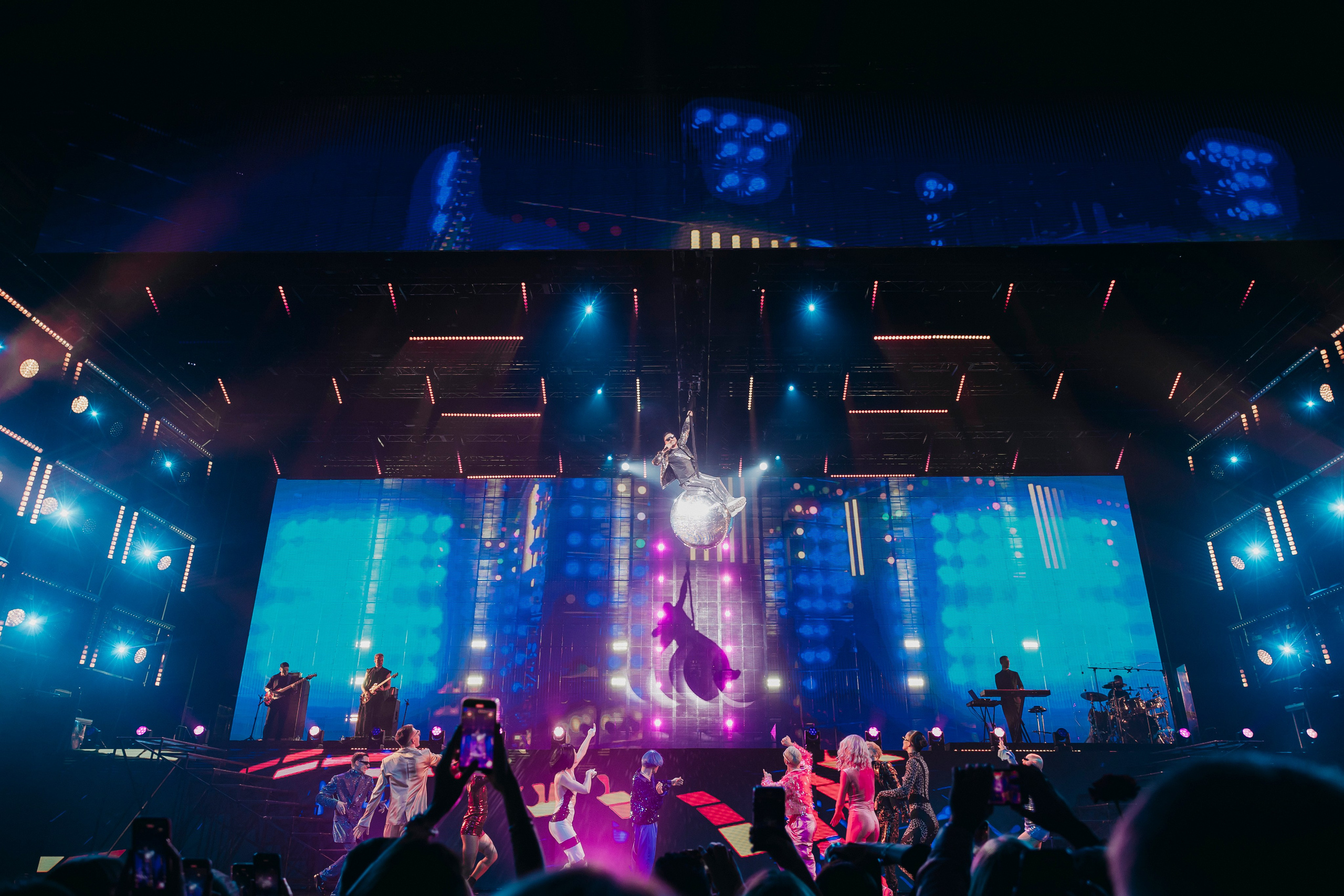 Сергей Лазарев: «Я не боюсь», Crocus City Hall. «Птичка на проводе»: информационный портал в Москве