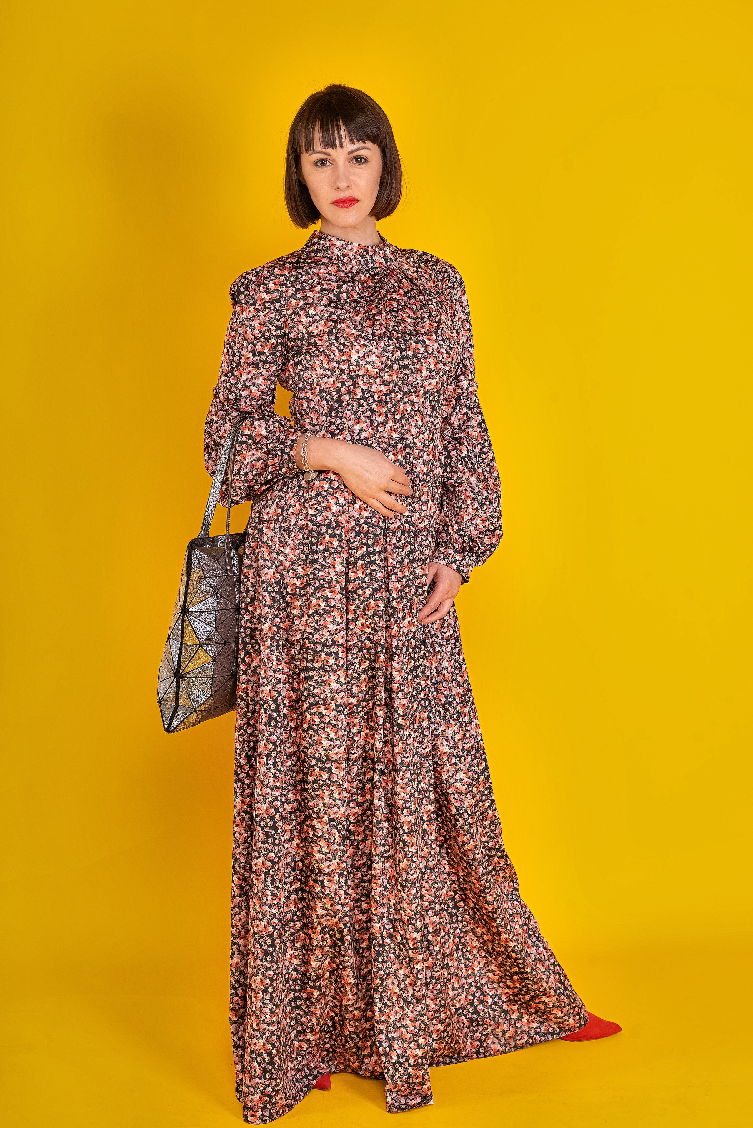 модель ,одежда ,дизайнерская одежда , позирование , модельные снепы , портфолио , модельное портфолио , фото модели . модель , студия , свет ,эмоция ,харизма .