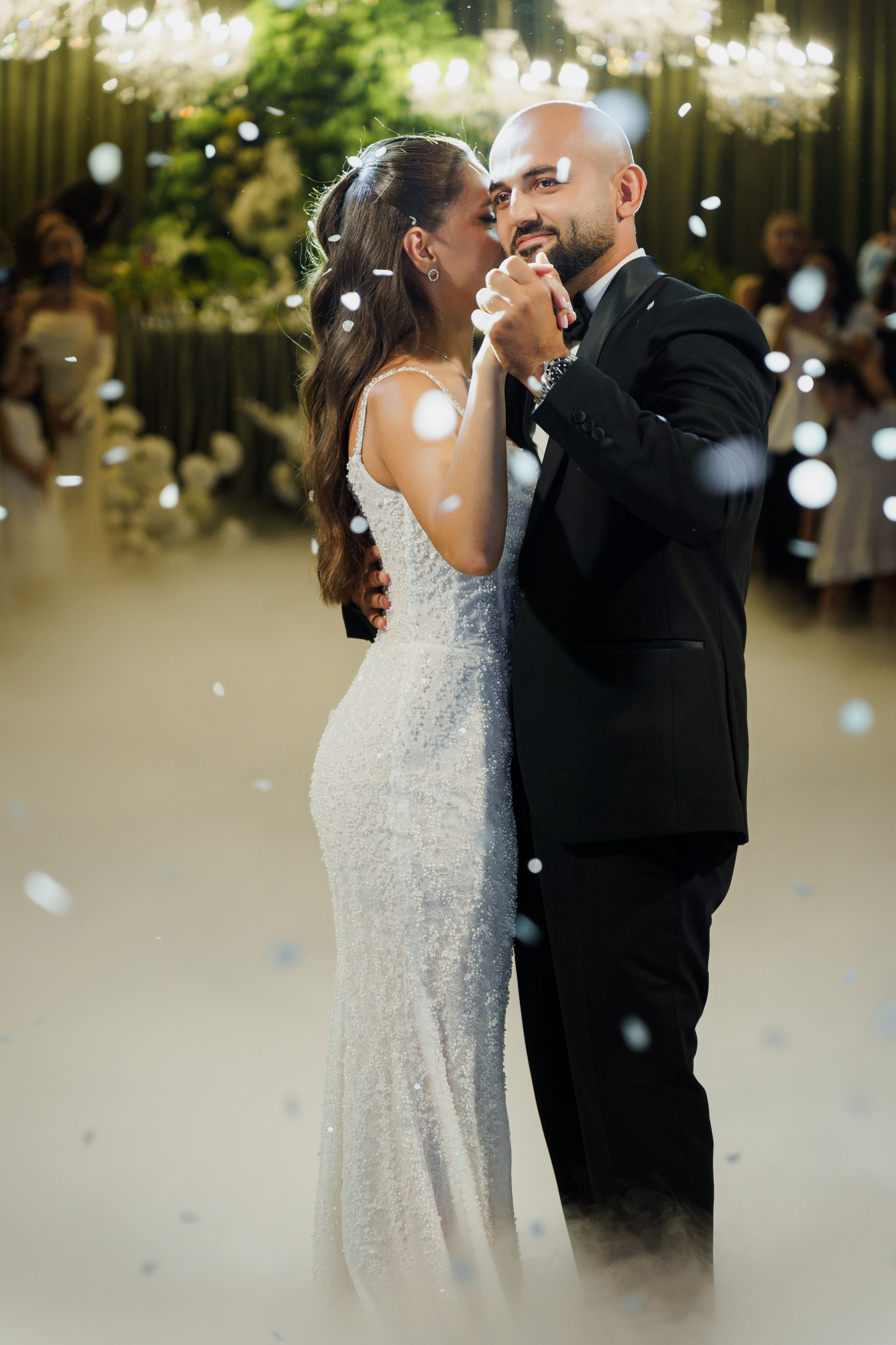 Сватовство в Краснодаре от лучших свадебных фотографов и операторов ТВИНС СТУДИО. ТВИНС СТУДИО — лучшие свадебные фотографы и видеографы в Краснодаре