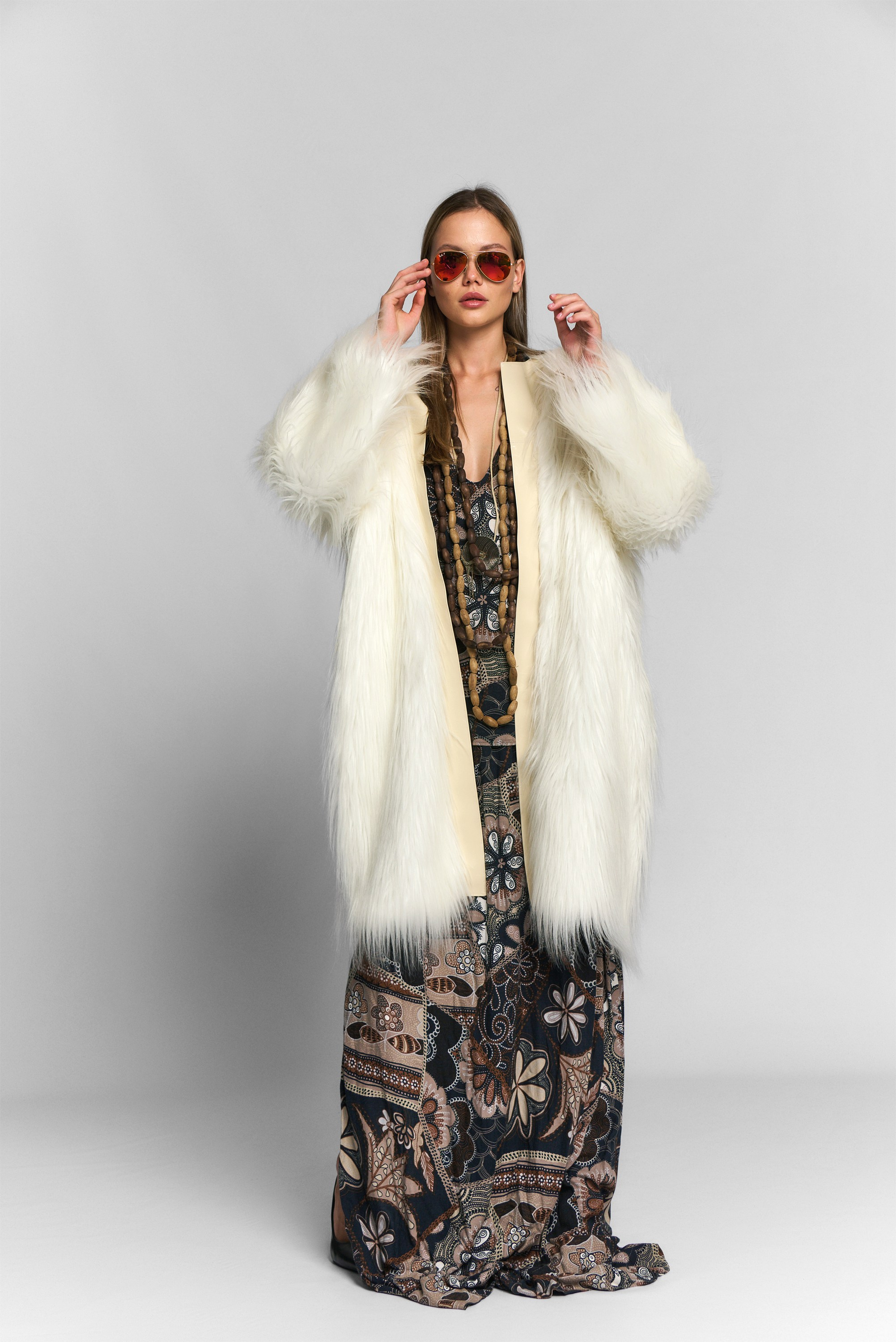 Фотография на однотонном фоне: как сделать так, чтобы она выглядела дорого. Контент фотограф для бизнеса и маркет-плейсов