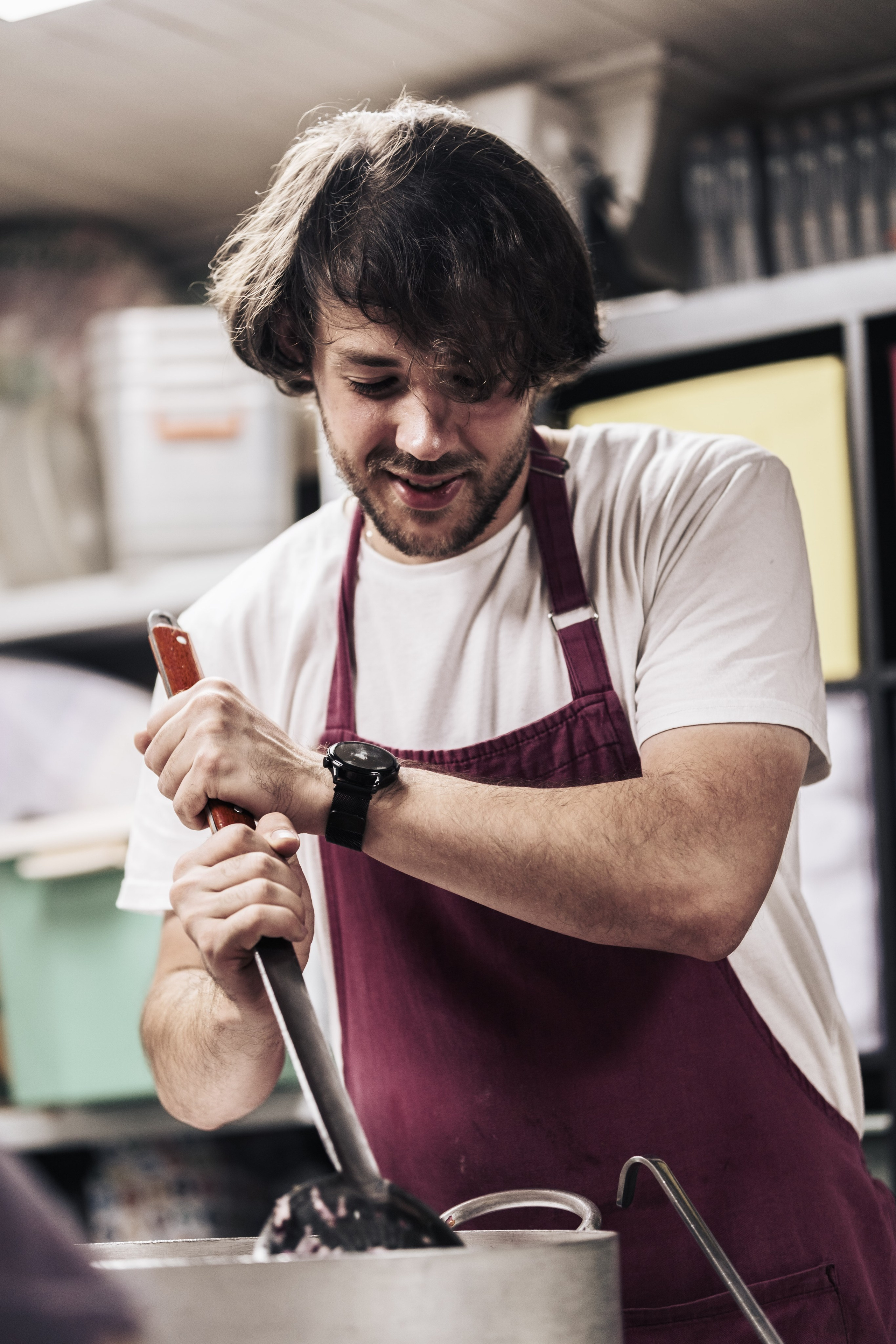 Готовка для бездомных и кормление их в Москве. Фотограф в Москве Максим Скоробогатов