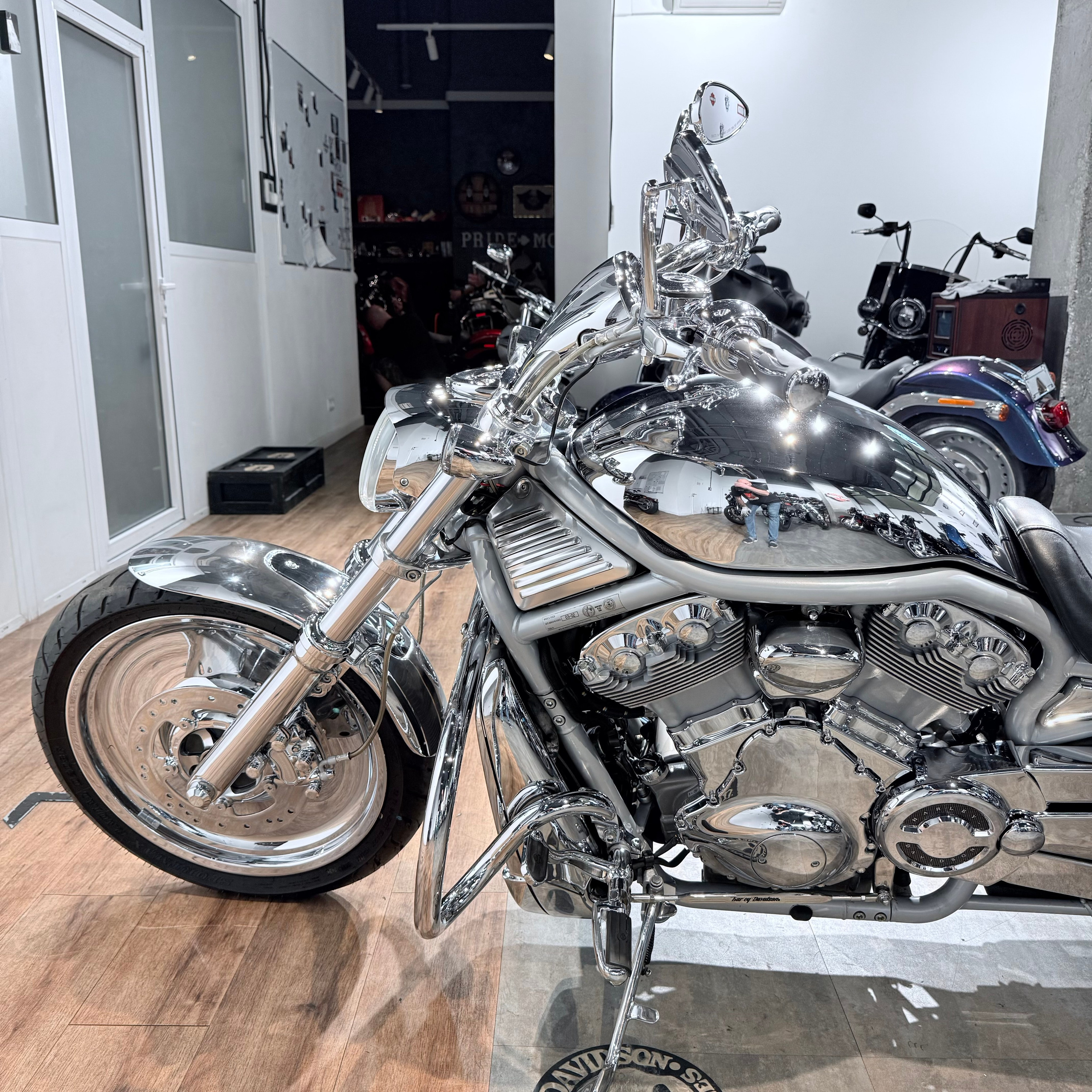 Купить Harley-Davidson 2002 V-ROD Chrоmе Limited Еditiоn (Softail/Dyna) — подробнее на сайте. Hello Davidson, Москва. Только хорошие мотоц